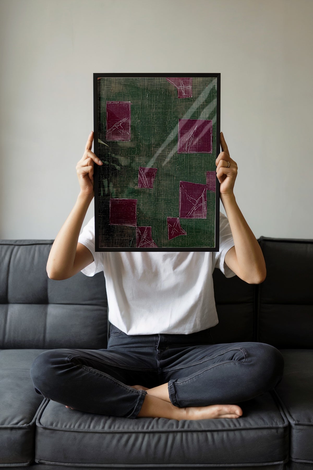 Bordo Kareler ve Dokulu Yeşil Yüzey Poster – Siyah Çerçeveli Tablo