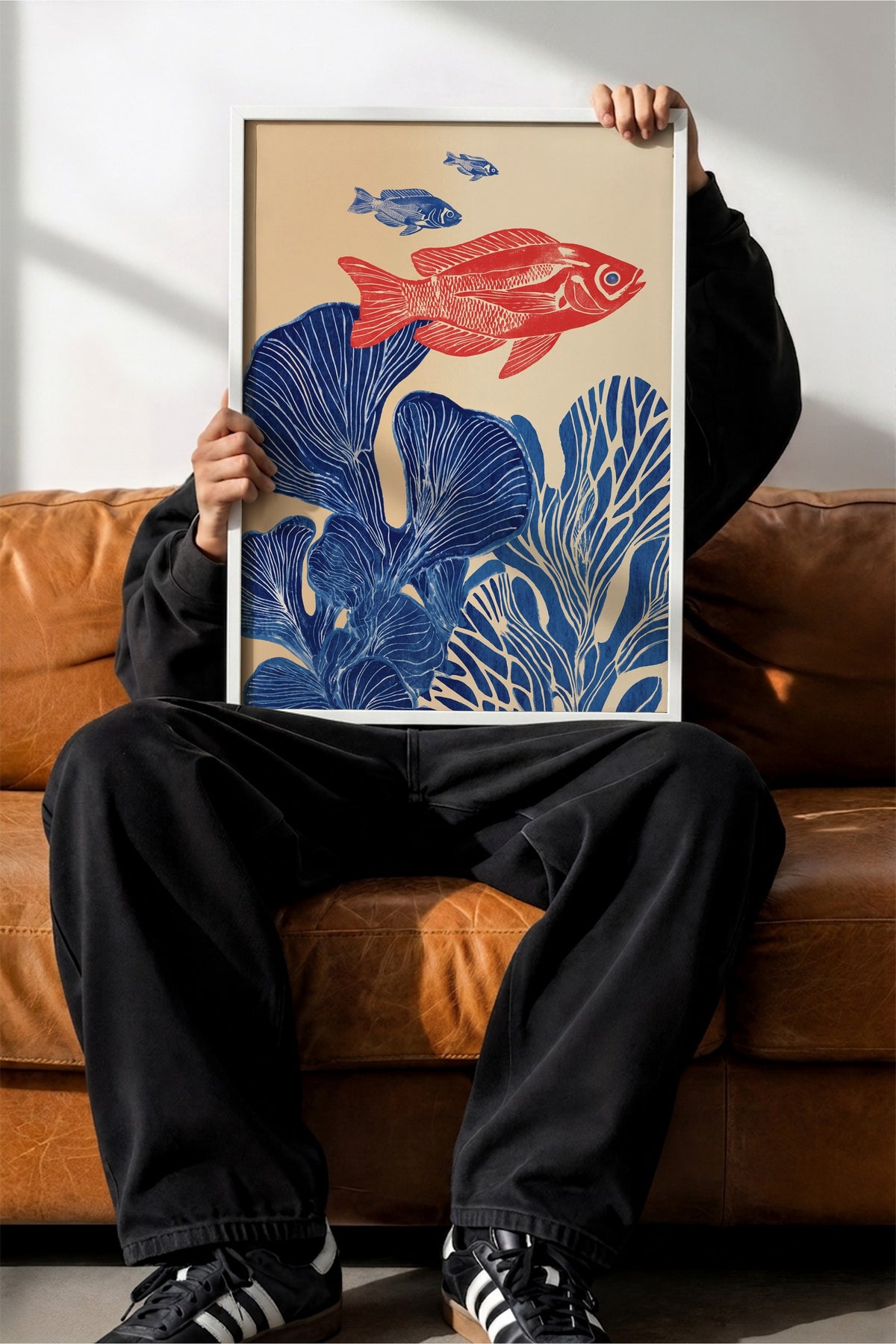 Kırmızı Balık ve Mercan Bahçesi Poster – Beyaz Çerçeveli Tablo