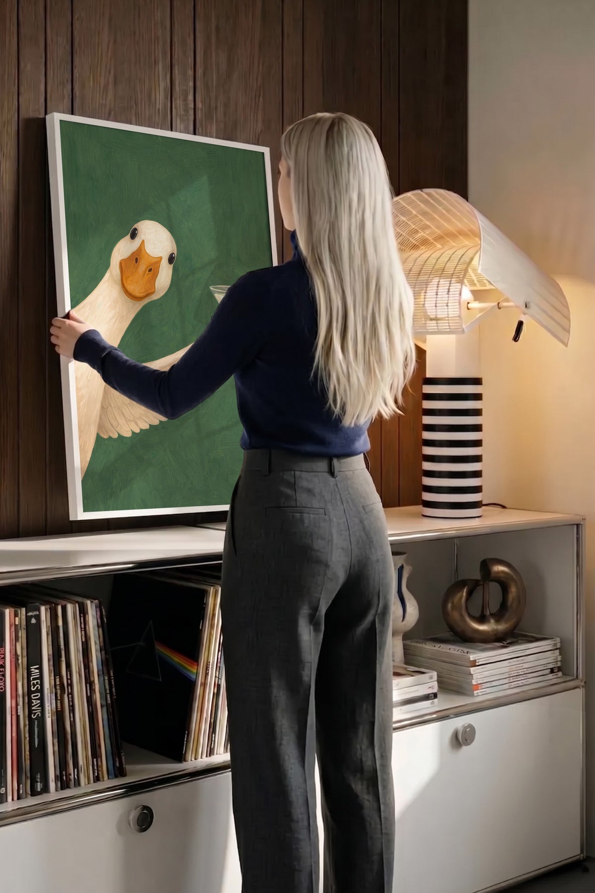Martini Kadehli Şık Ördek Poster – Beyaz Çerçeveli Tablo