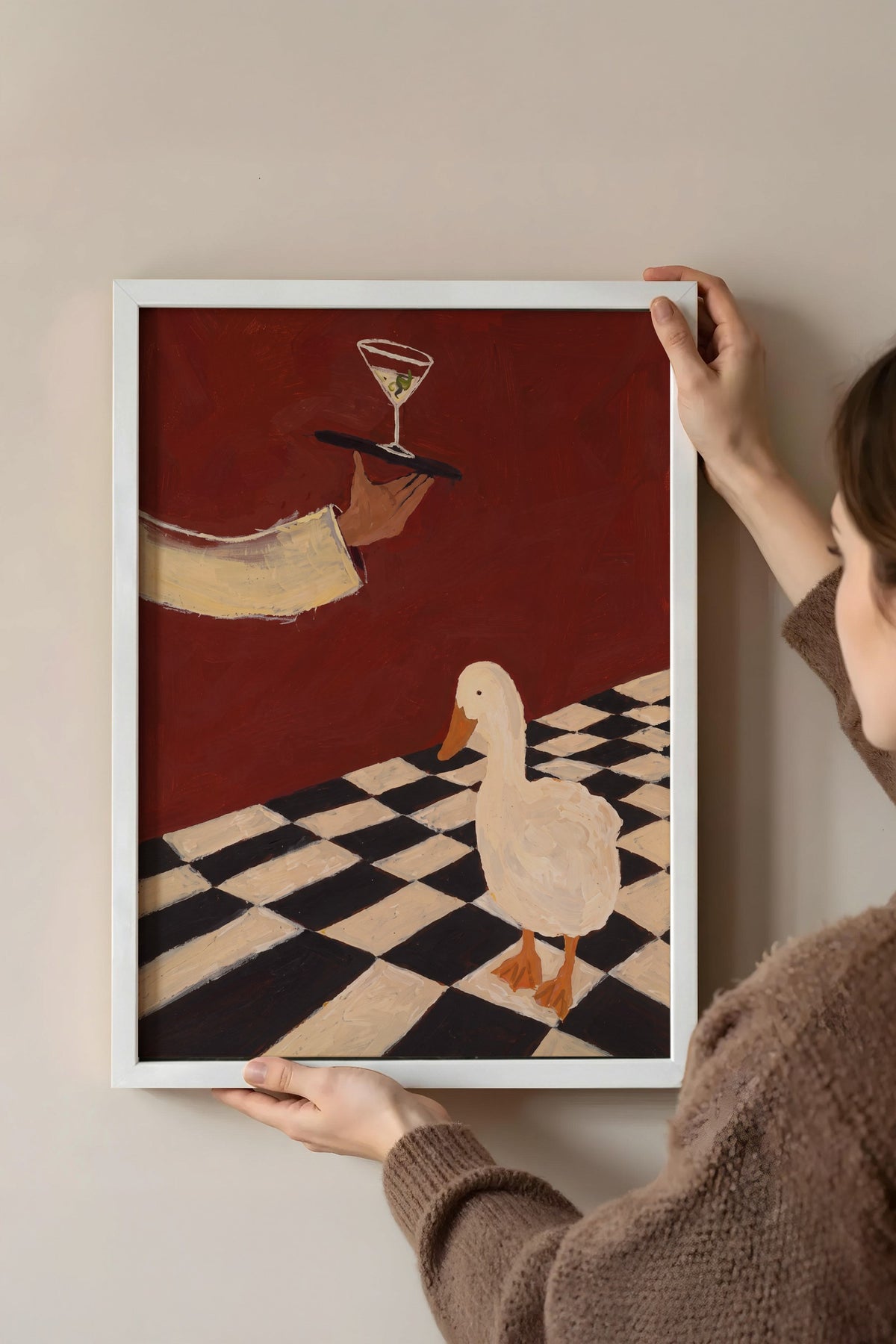 Martini Servisi Yapan Ördek Sahnesi Poster – Beyaz Çerçeveli Tablo