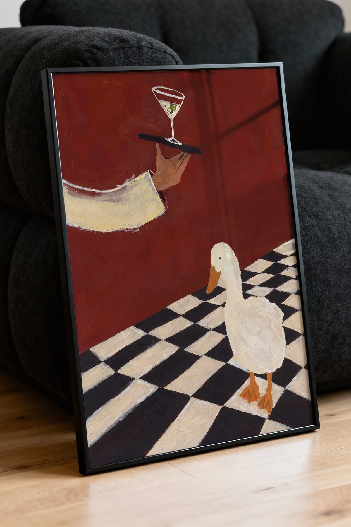 Martini Servisi Yapan Ördek Sahnesi Poster – Siyah Çerçeveli Tablo