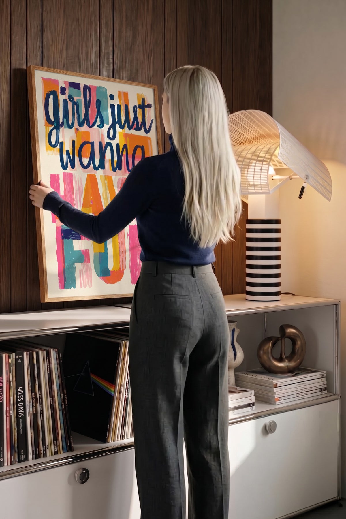 Kızlar Sadece Eğlenmek İster Tipografi Poster – Ahşap Çerçeveli Tablo