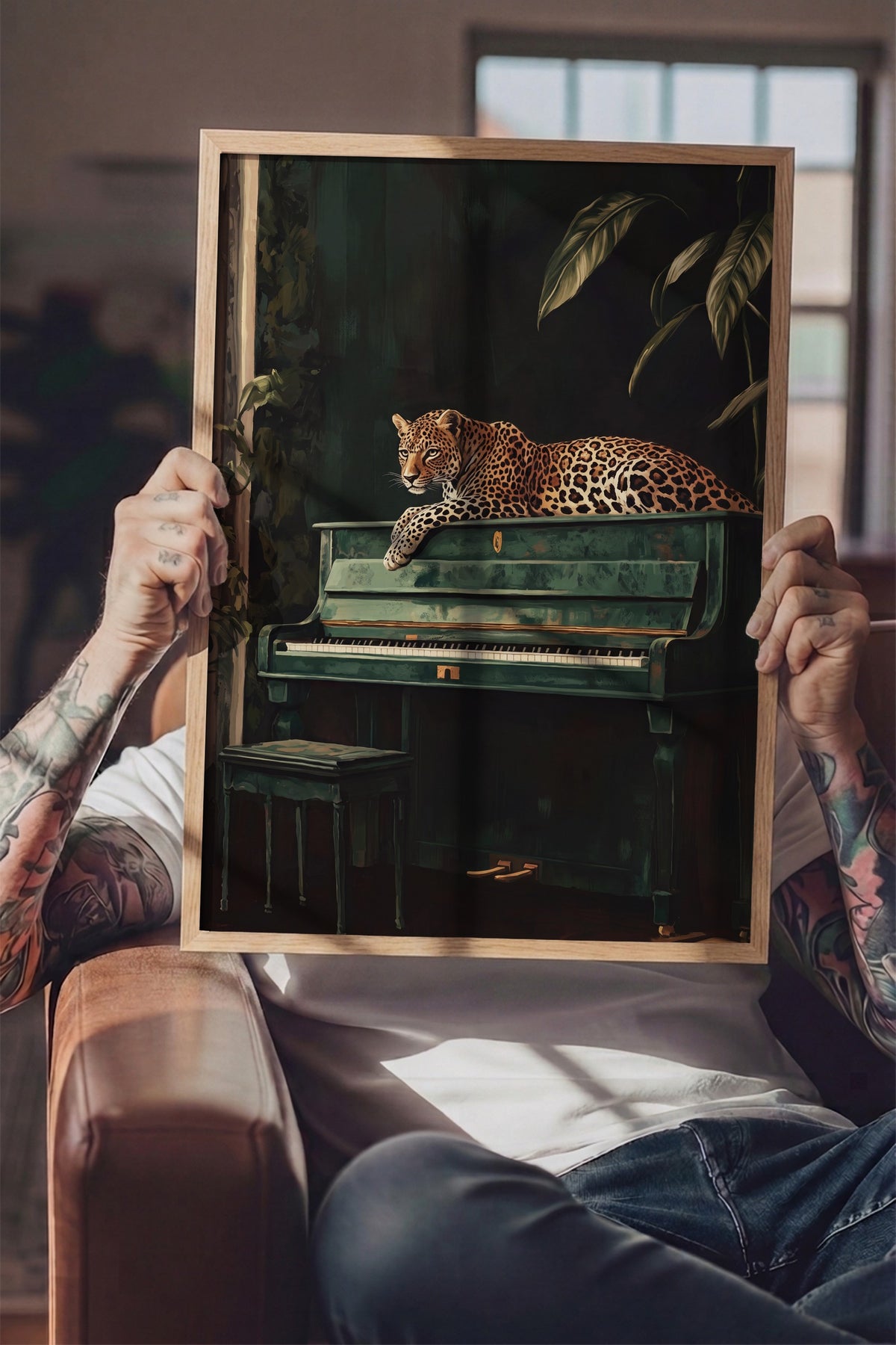 Piyanoda Uzanan Leopar Poster – Ahşap Çerçeveli Tablo