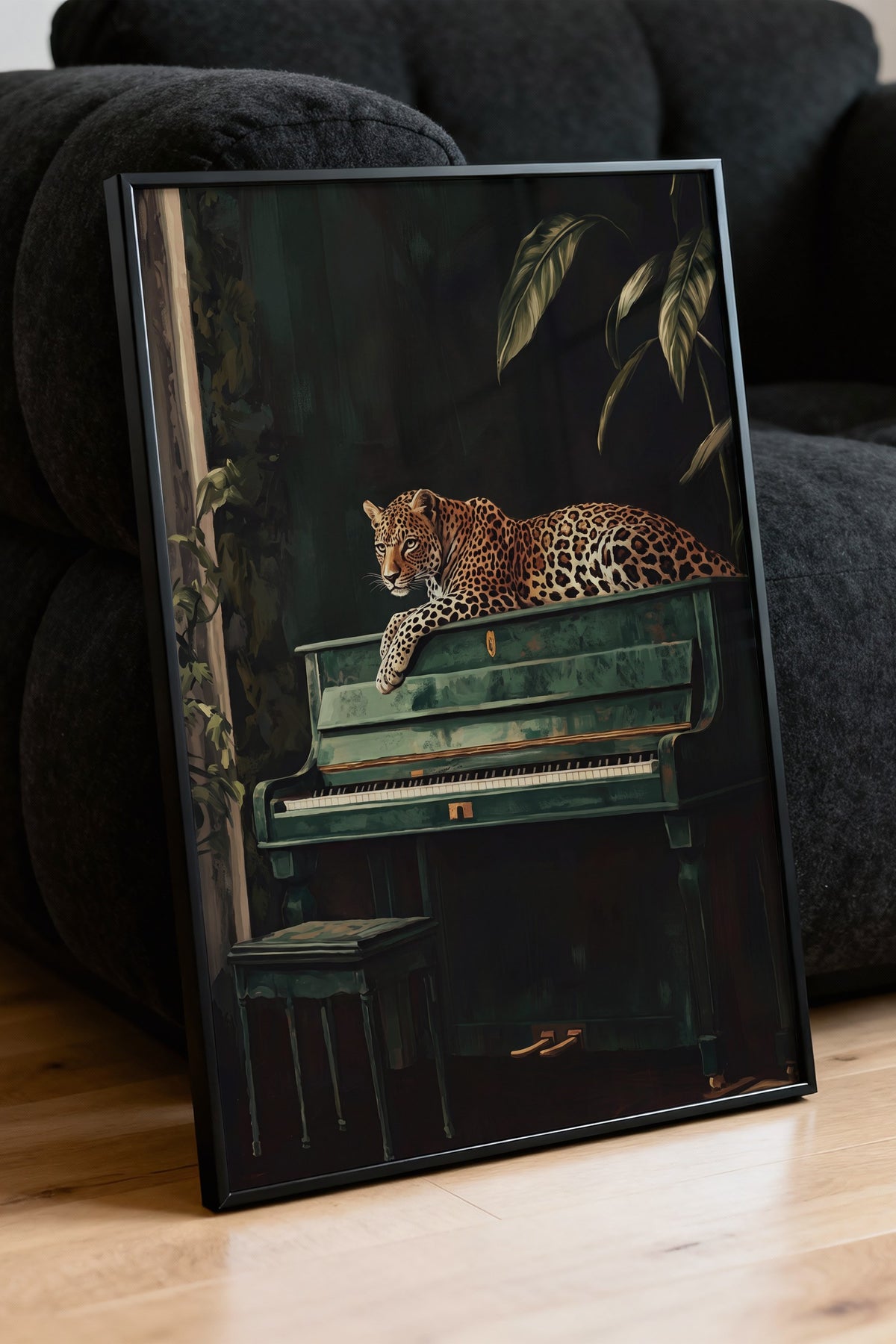 Piyanoda Uzanan Leopar Poster – Siyah Çerçeveli Tablo
