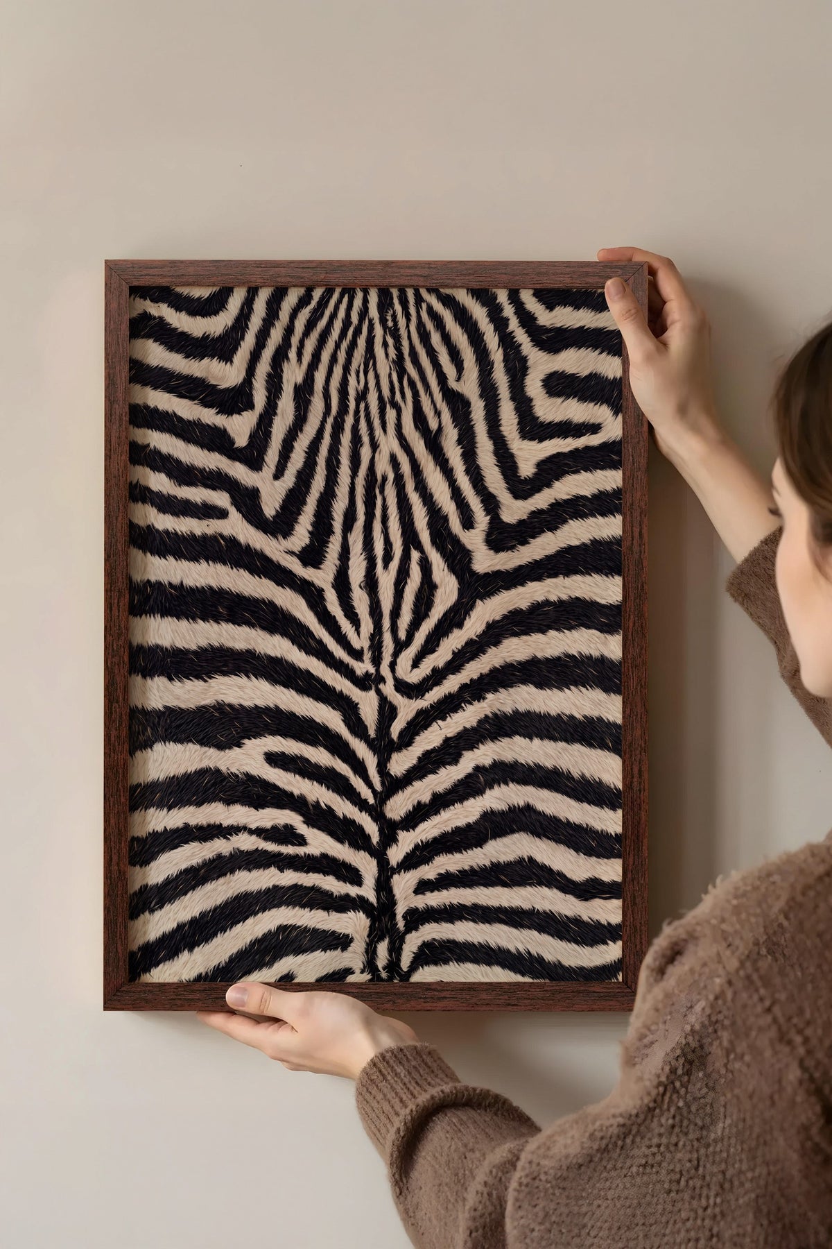 Zebra Deseni Doku Poster – Kahverengi Çerçeveli Tablo