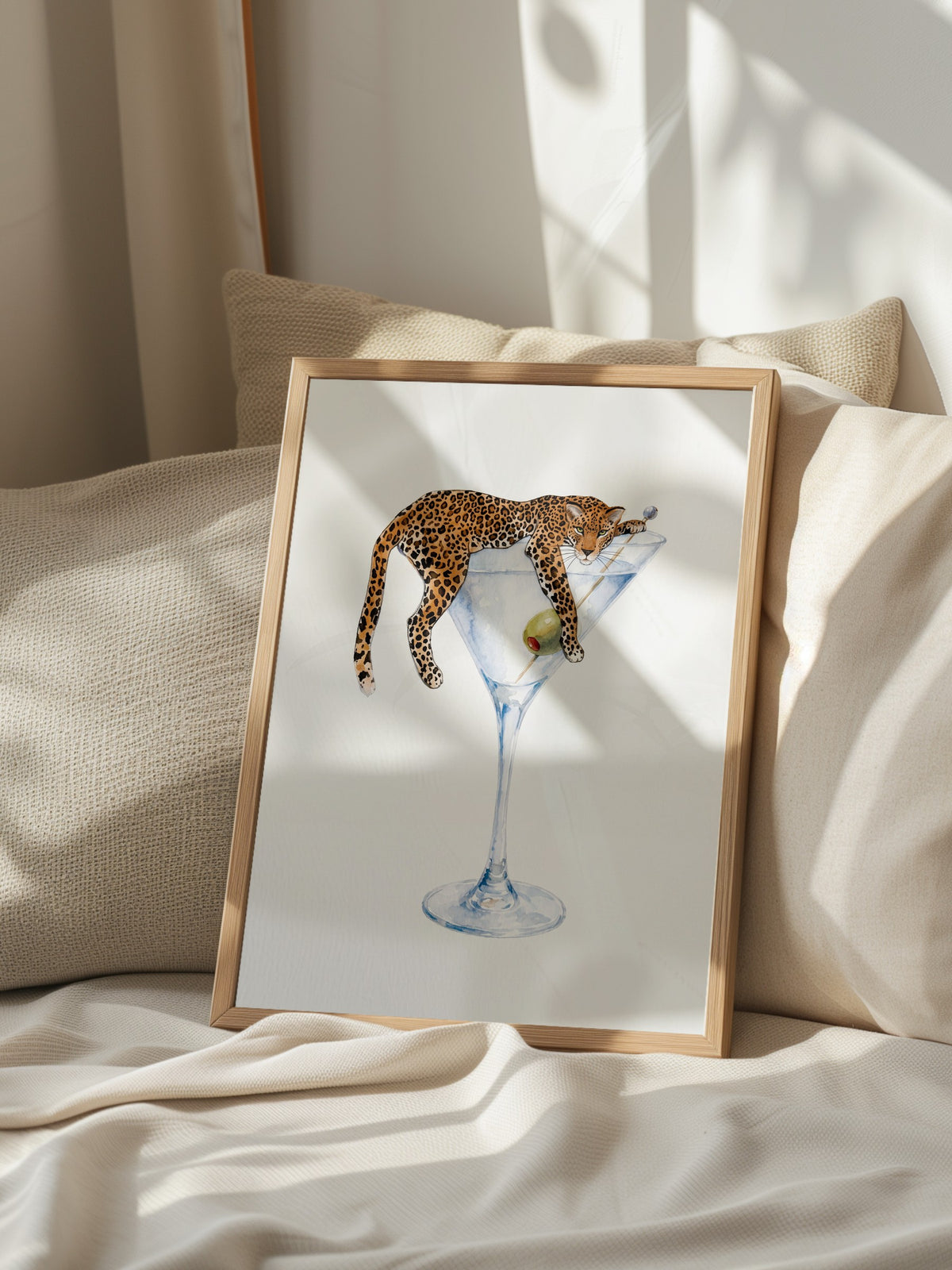Martini Kadehinde Leopar Poster – Ahşap Çerçeveli Tablo