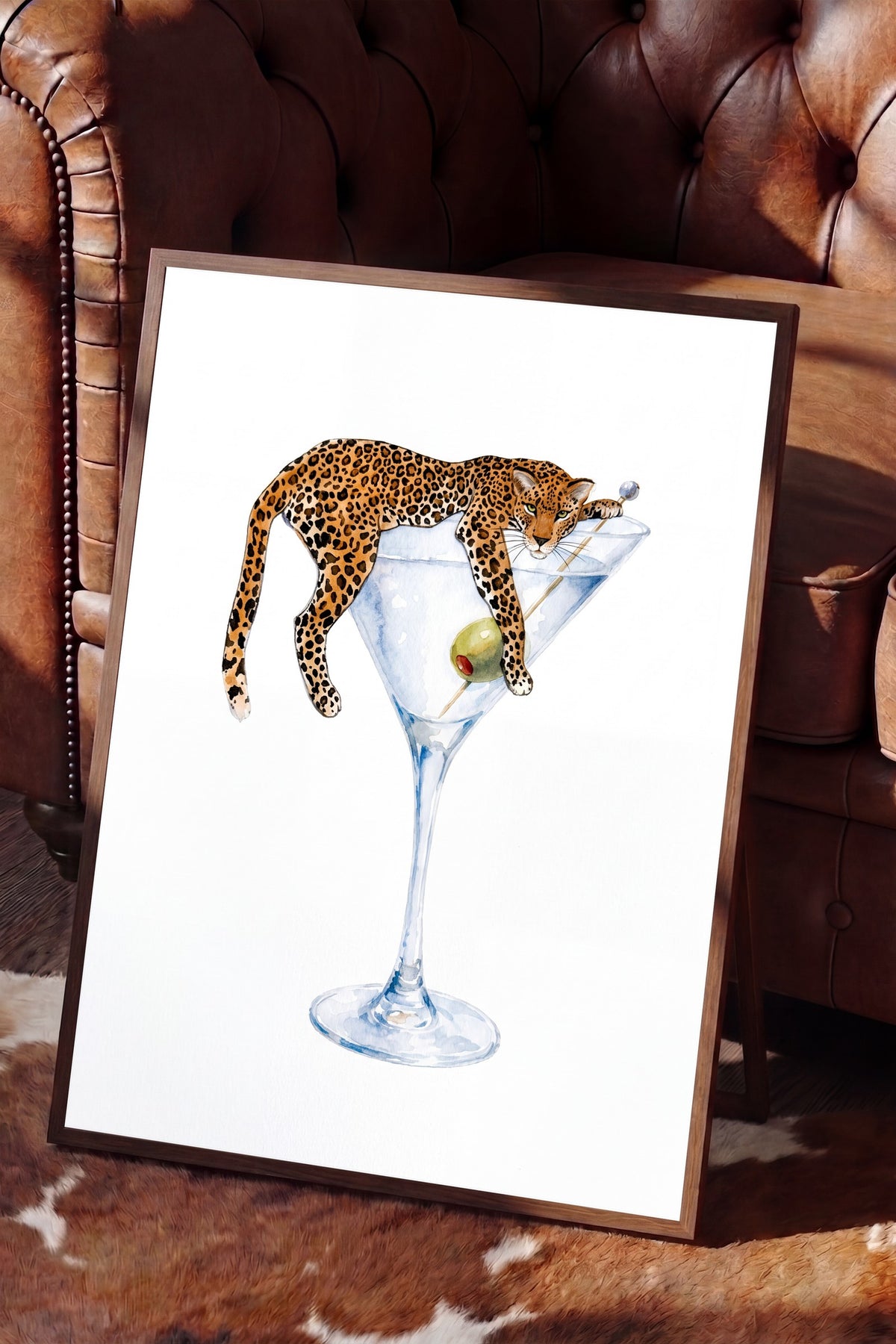 Martini Kadehinde Leopar Poster – Kahverengi Çerçeveli Tablo
