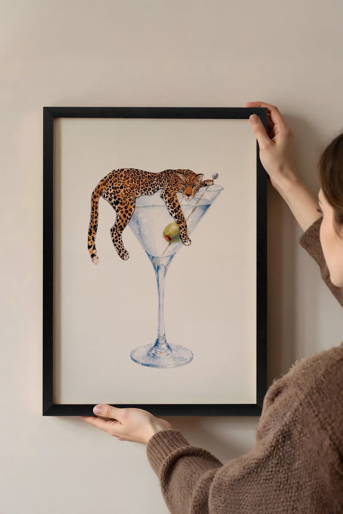Martini Kadehinde Leopar Poster – Siyah Çerçeveli Tablo