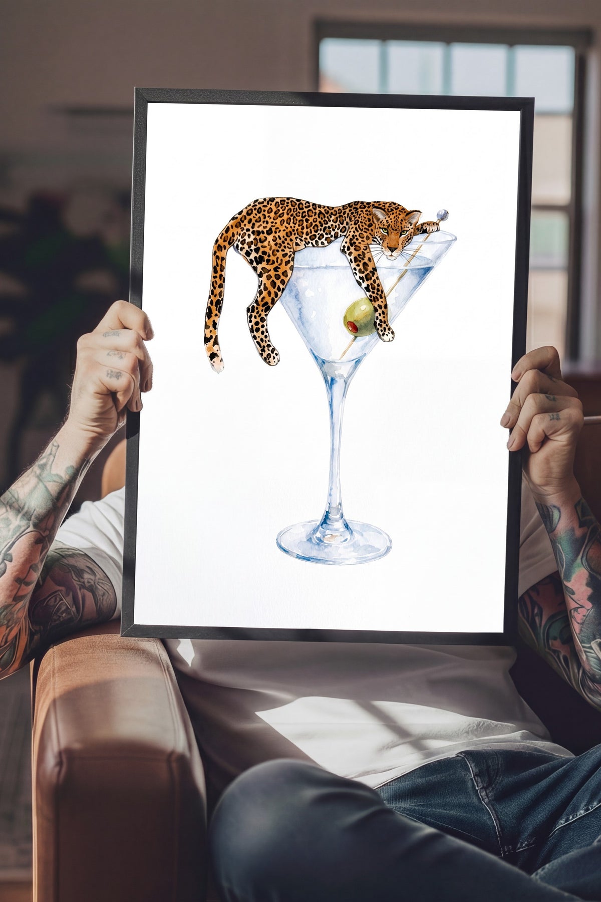 Martini Kadehinde Leopar Poster – Siyah Çerçeveli Tablo