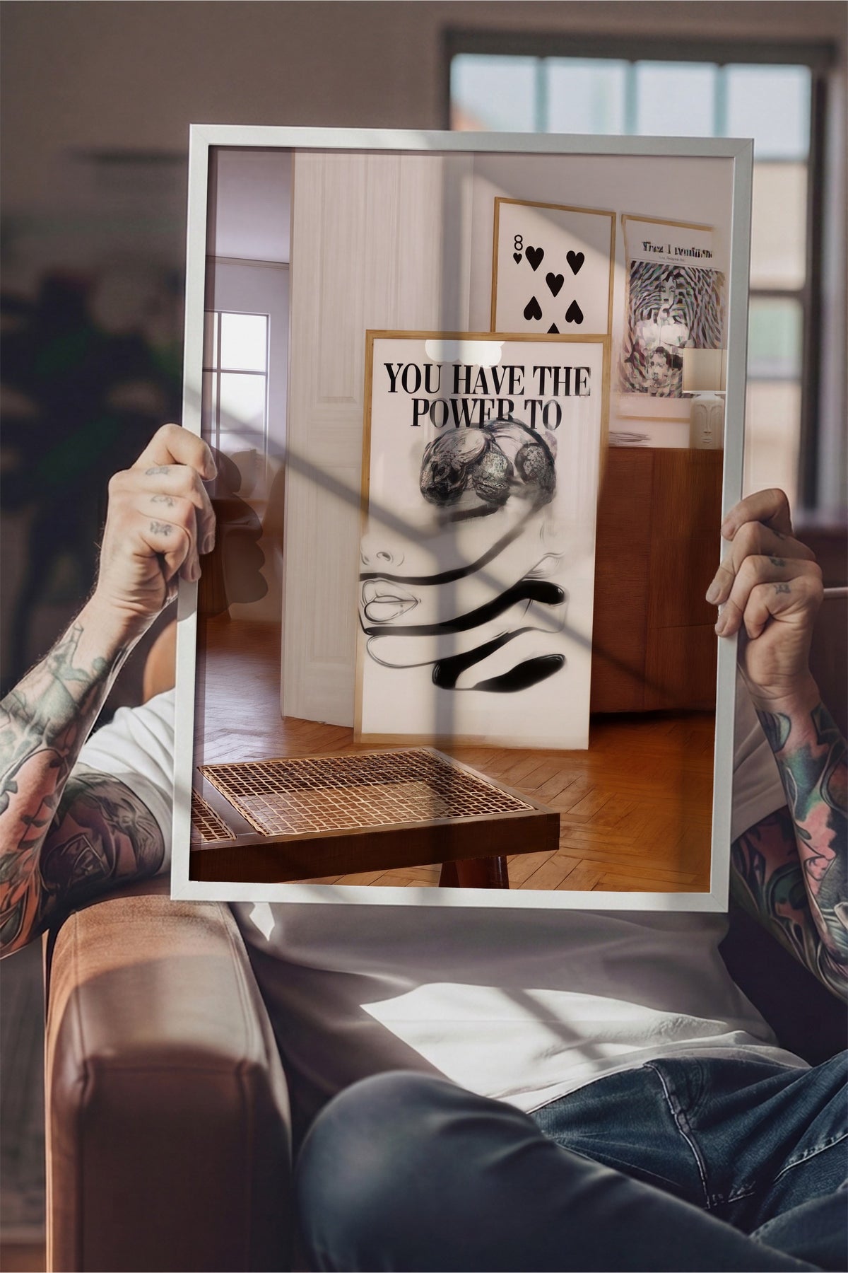 Gücün Elinde Tipografik Kompozisyon Poster – Beyaz Çerçeveli Tablo