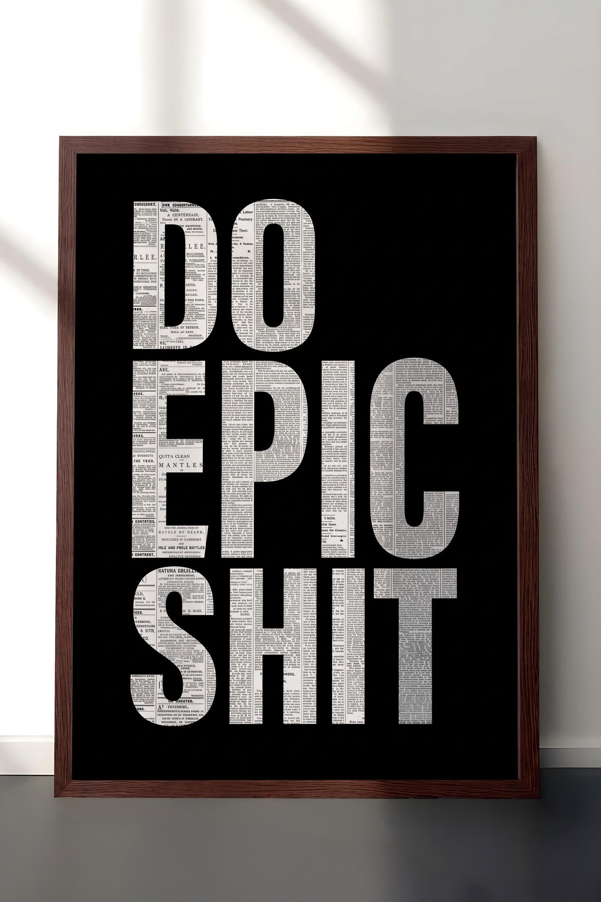 Gazete Kolajlı Motivasyon Yazısı Poster – Kahverengi Çerçeveli Tablo
