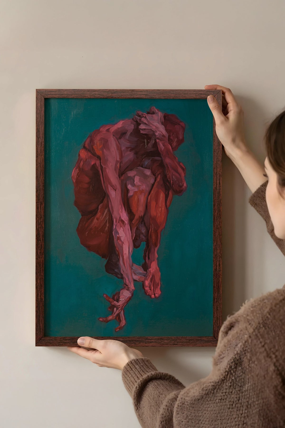 Kıvrılmış Beden Figürü Poster – Kahverengi Çerçeveli Tablo