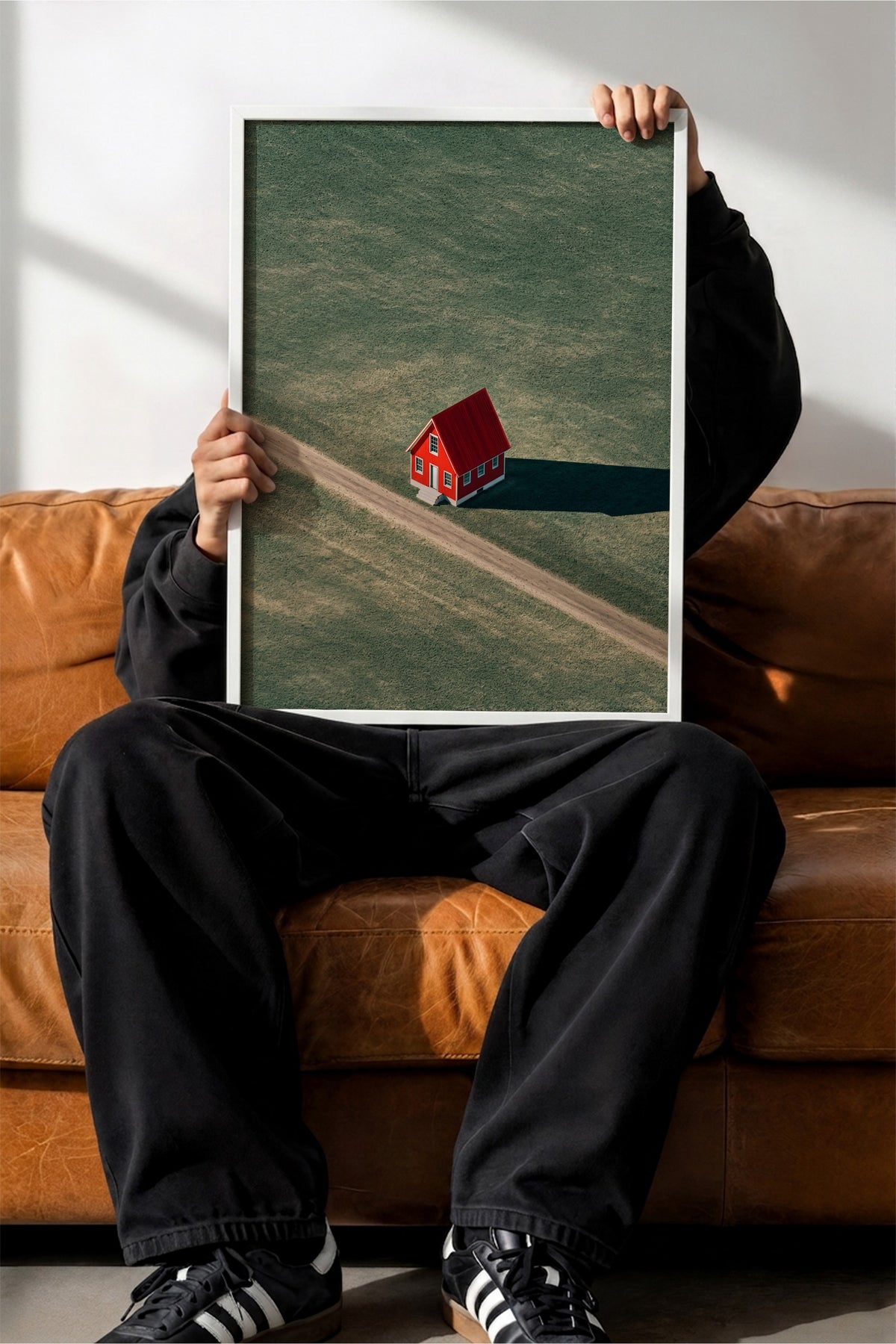 Kırsalda Yalnız Kırmızı Ev Poster – Beyaz Çerçeveli Tablo