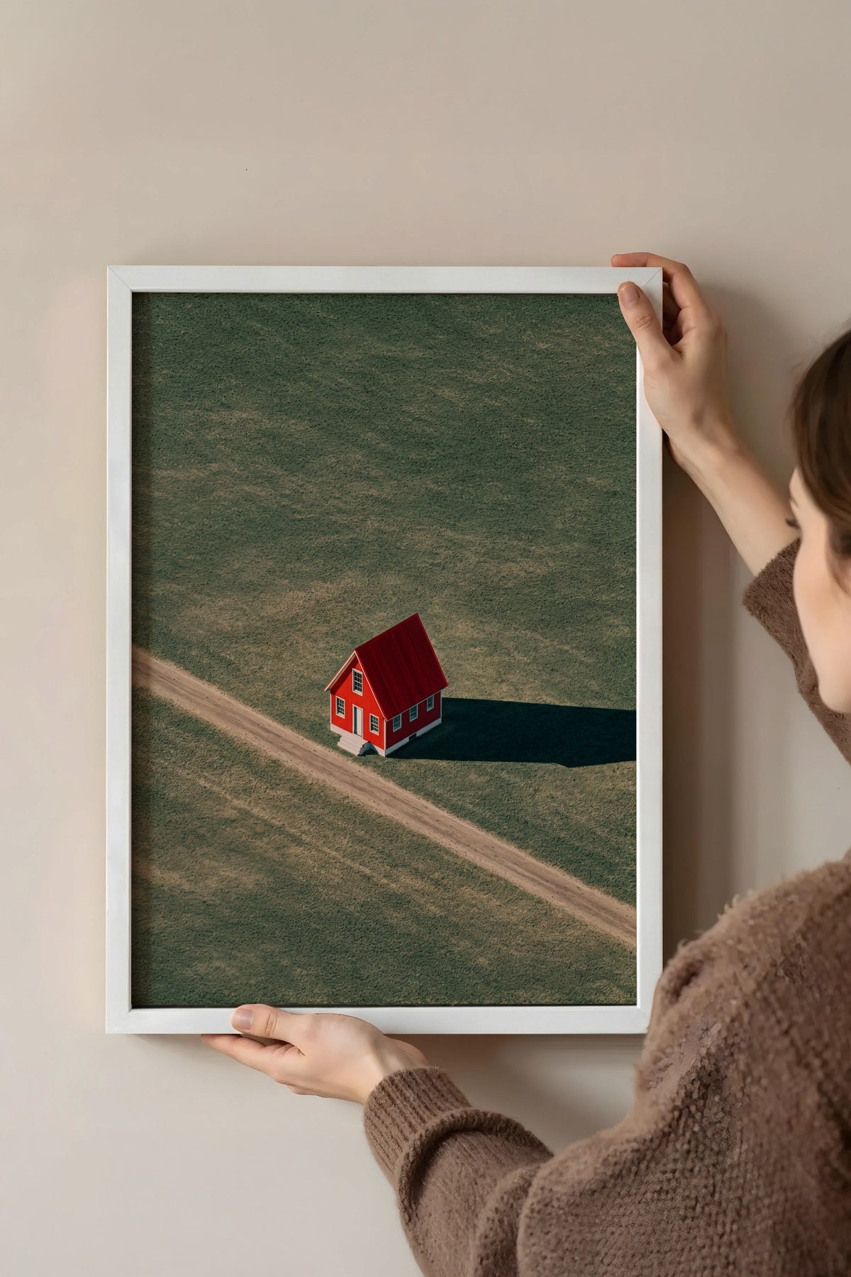 Kırsalda Yalnız Kırmızı Ev Poster – Beyaz Çerçeveli Tablo