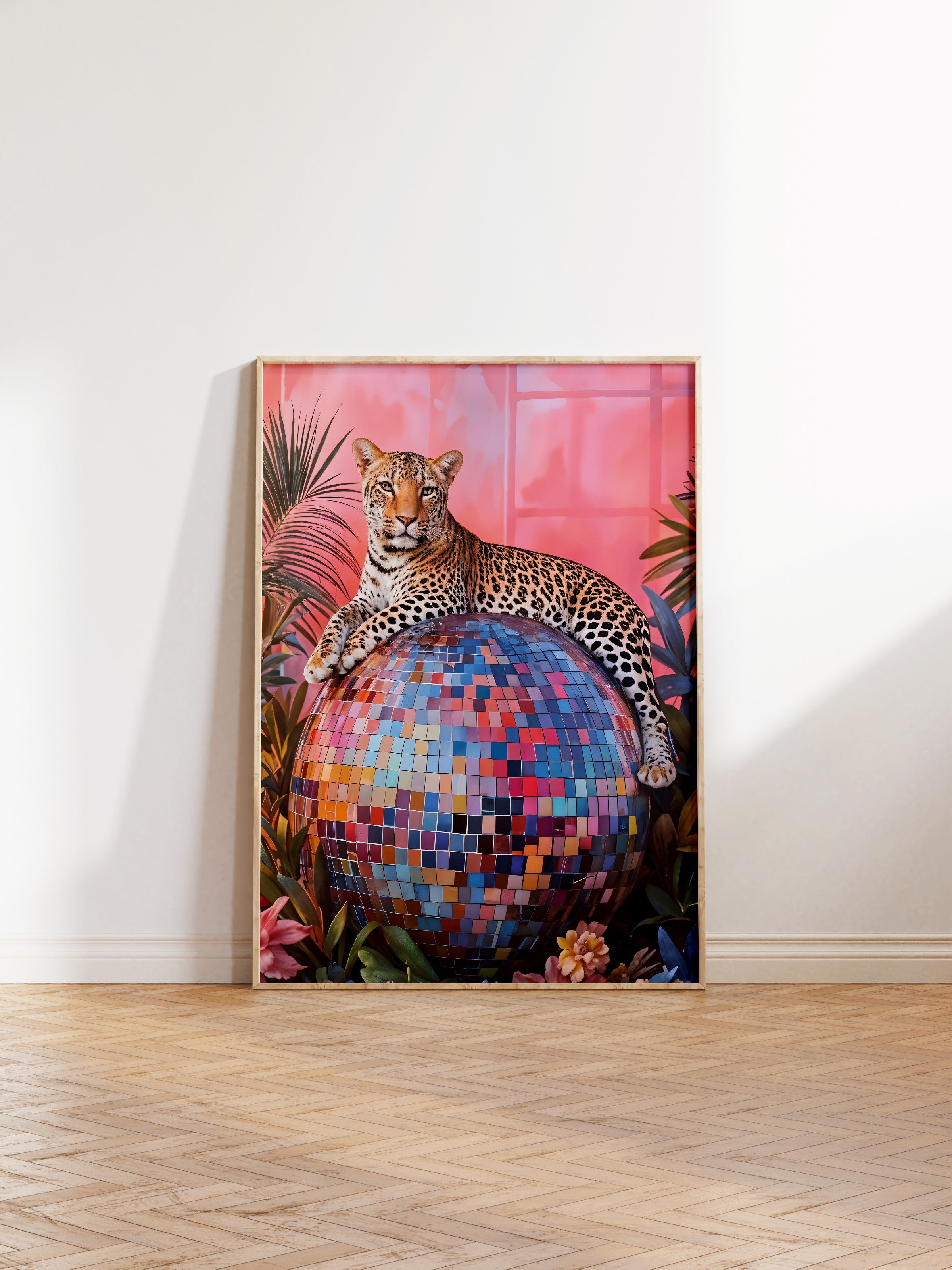 Ahşap Çerçeveli Tablo, Leopard on Disco Ball, Comfort Serisi Poster ve Ahşap Tablo, NO:108943