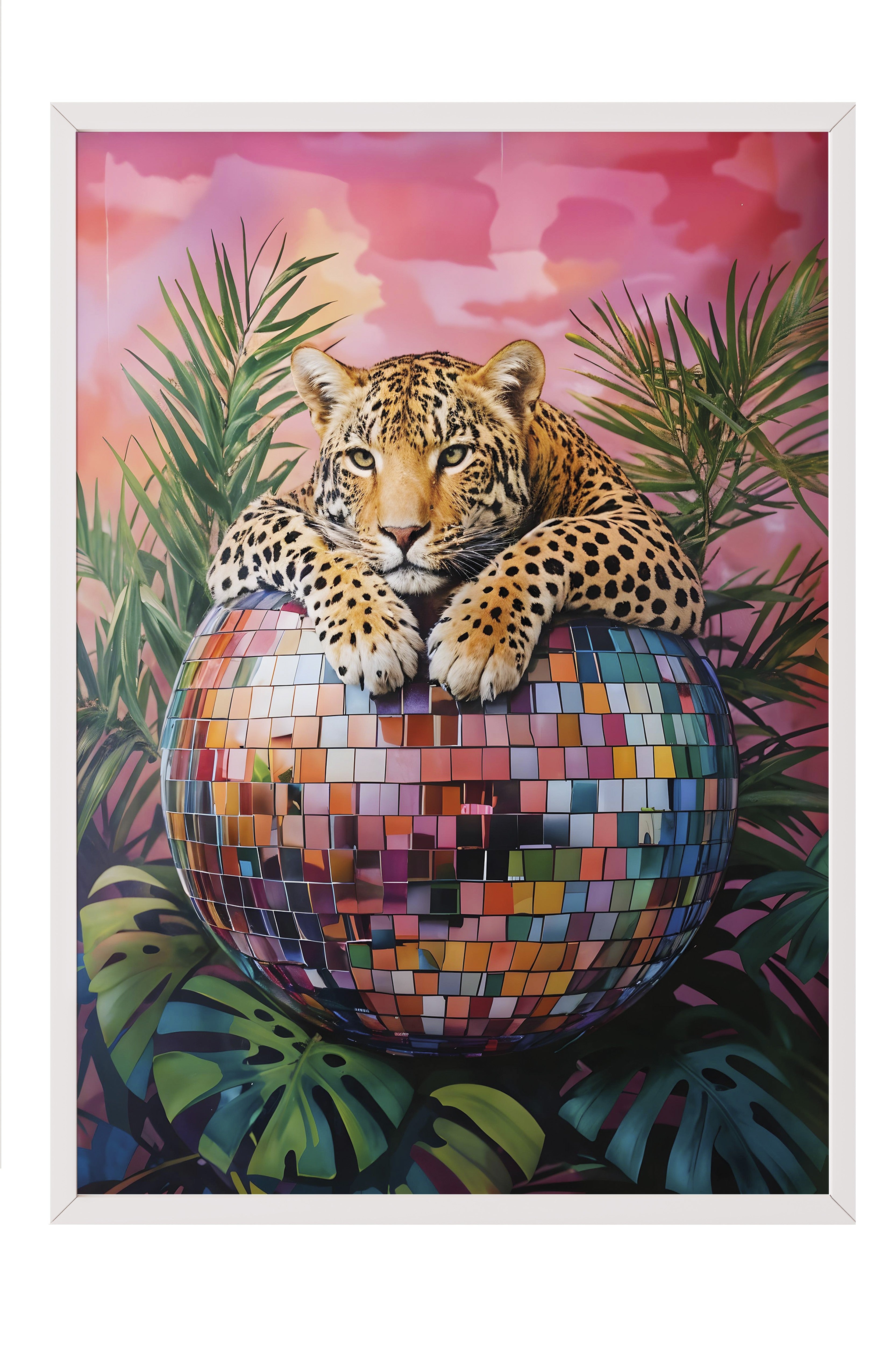 Beyaz Çerçeveli Tablo, Leopard on Disco Ball, Comfort Serisi Poster ve Duvar Tablosu, NO:108942