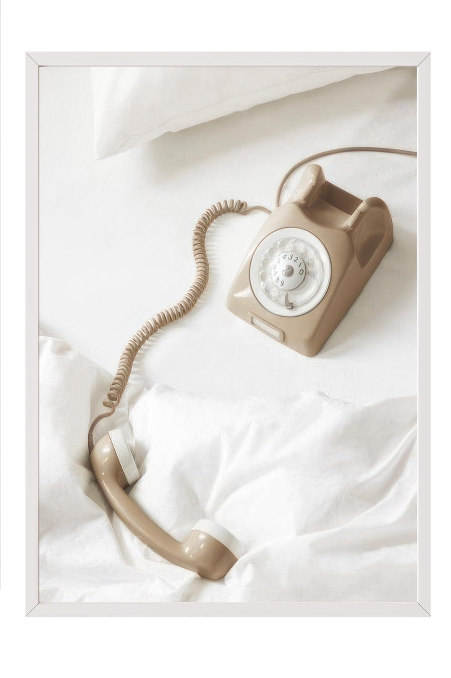 Eski Dönem Telefon Poster – Beyaz Çerçeveli Tablo