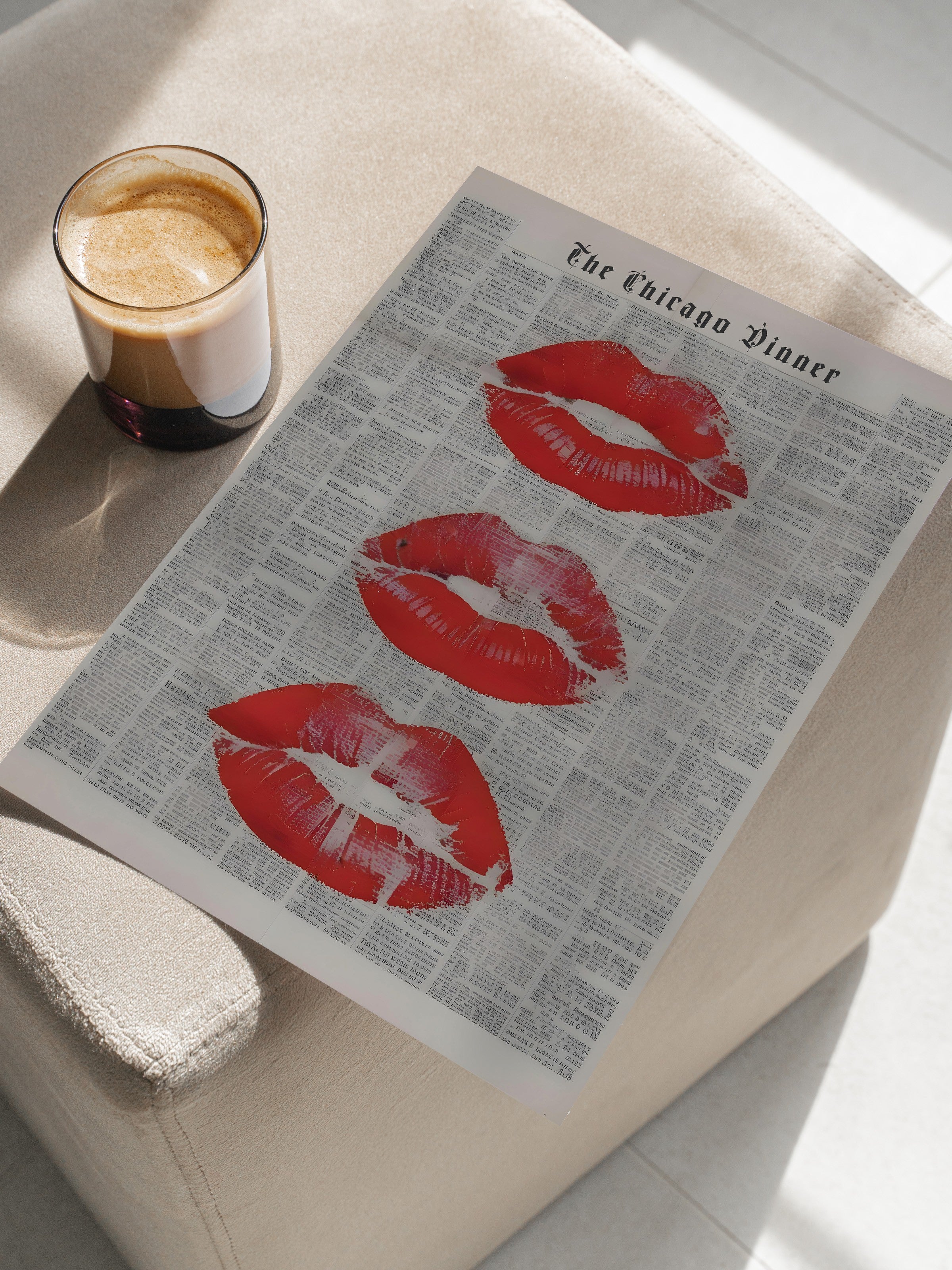 Çerçevesiz Poster, Kisses for the newspaper, Comfort Serisi Duvar Posteri, NO:108923
