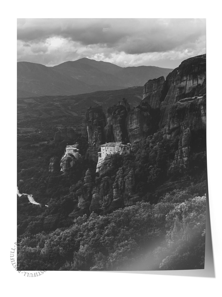 Dağ Manzaralı Manastır Fotoğraf Çerçevesiz Poster