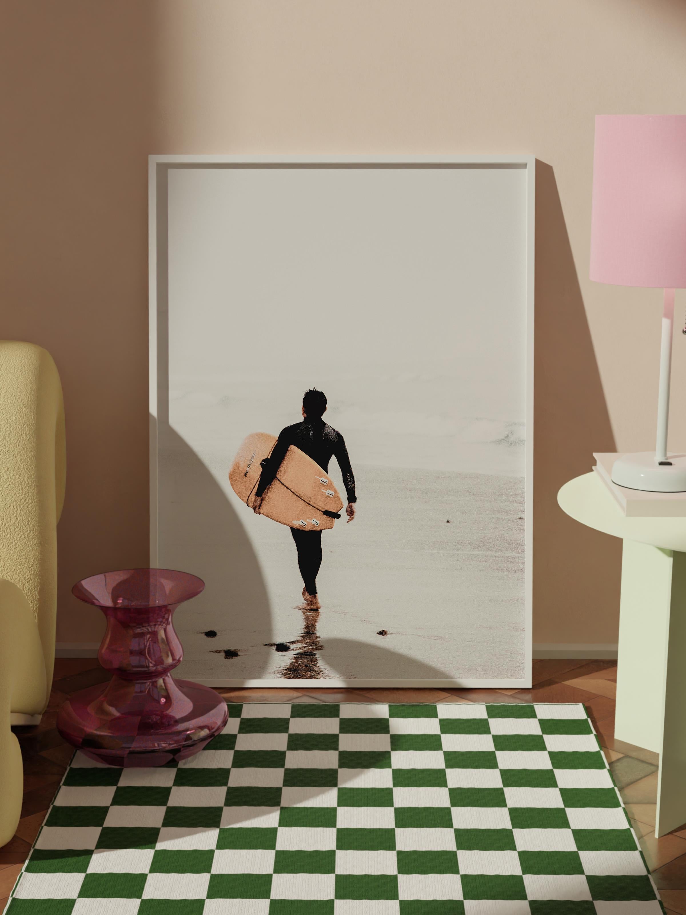 Çerçevesiz Poster, Yaz Temalı Tablo NO:127, Sörfçü Sahilde Fotoğrafı, Beyaz Poster, Dikey