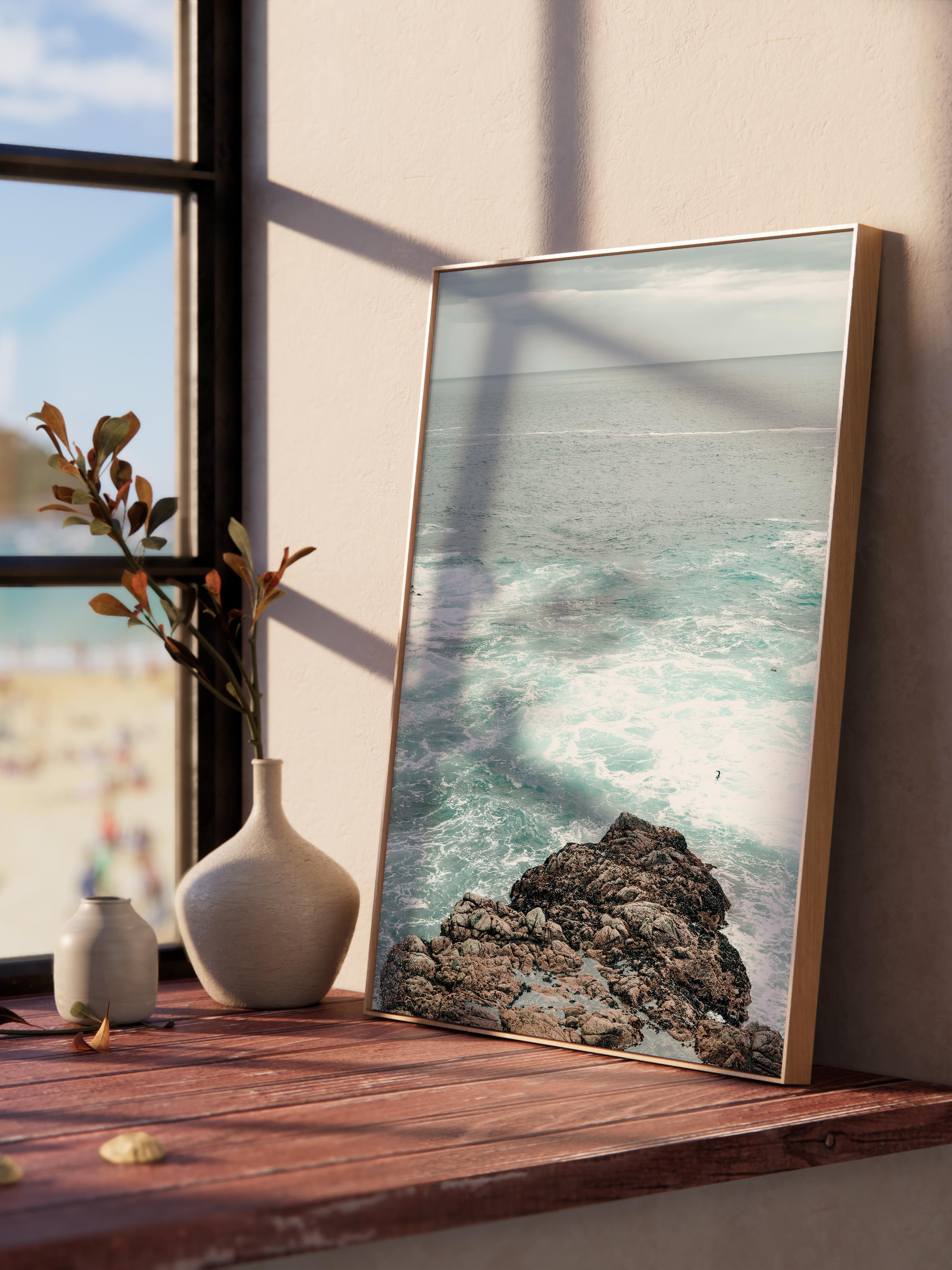 Çerçevesiz Poster, Yaz Temalı Tablo NO:173, Dalgalı Deniz ve Kayalar Fotoğrafı, Beyaz Poster, Dikey