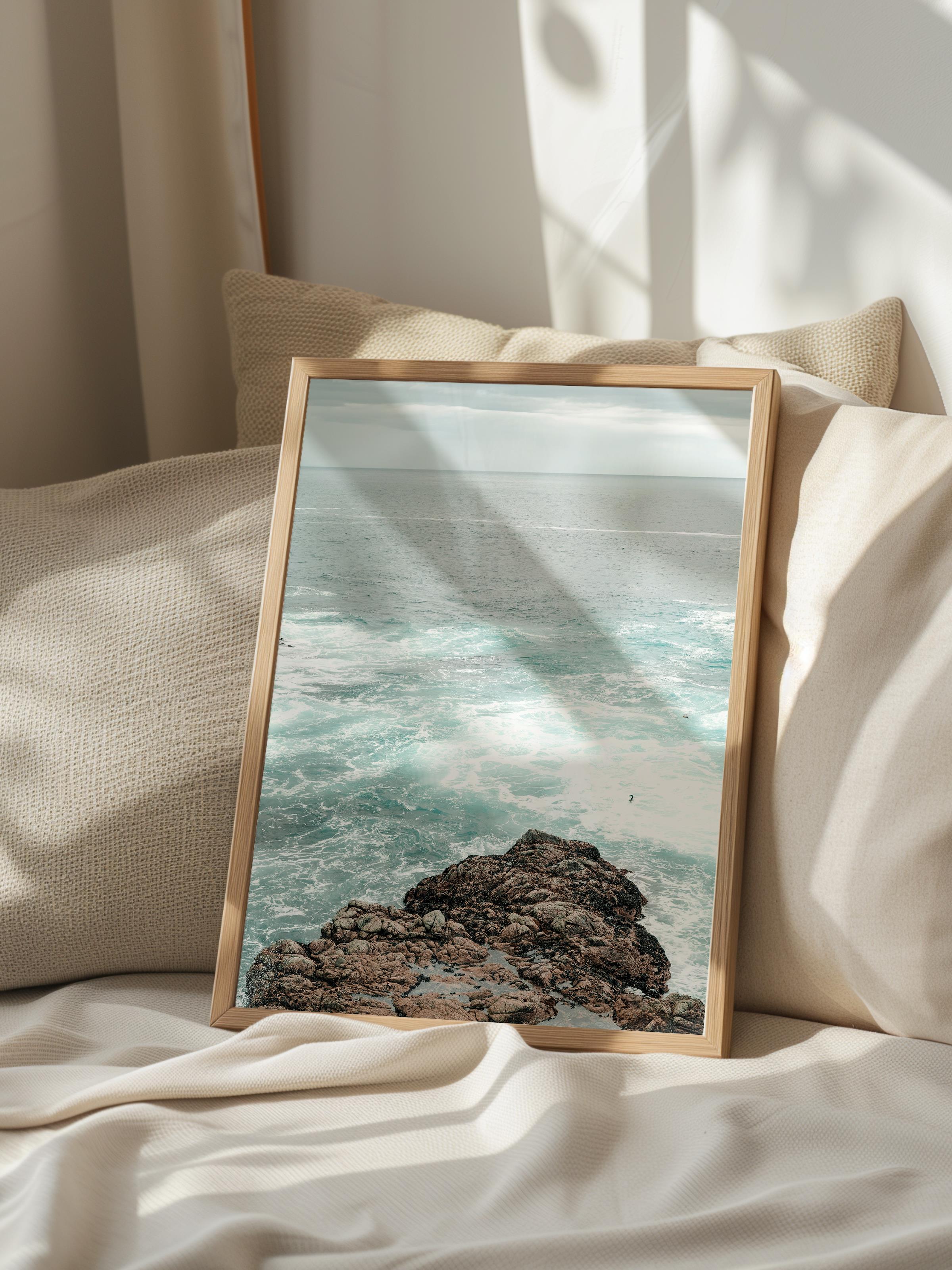 Çerçevesiz Poster, Yaz Temalı Tablo NO:173, Dalgalı Deniz ve Kayalar Fotoğrafı, Beyaz Poster, Dikey