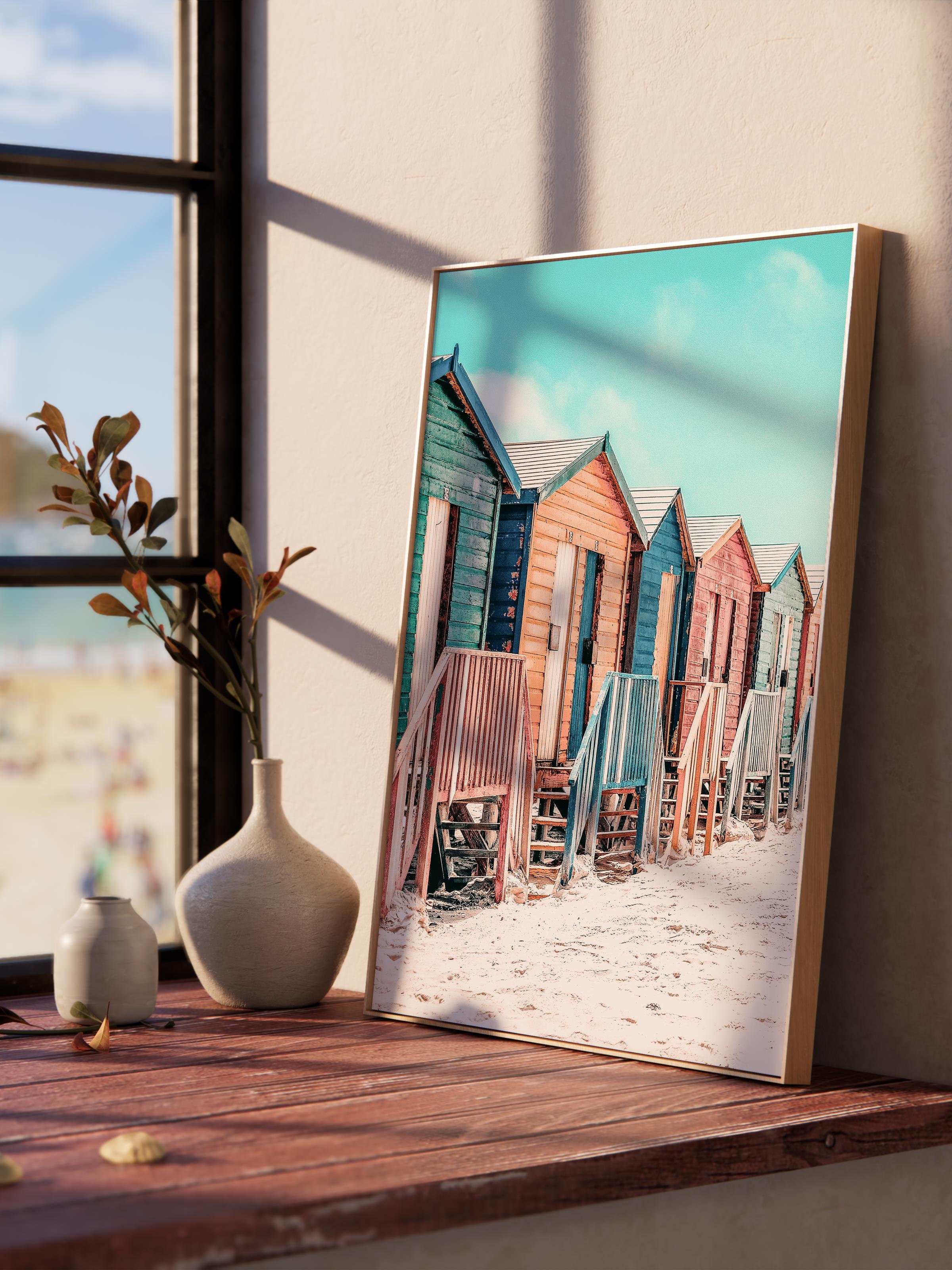 Çerçevesiz Poster, Yaz Temalı Tablo NO:191, Sahilde Renkli Kabinler Fotoğrafı, Pembe Poster, Dikey