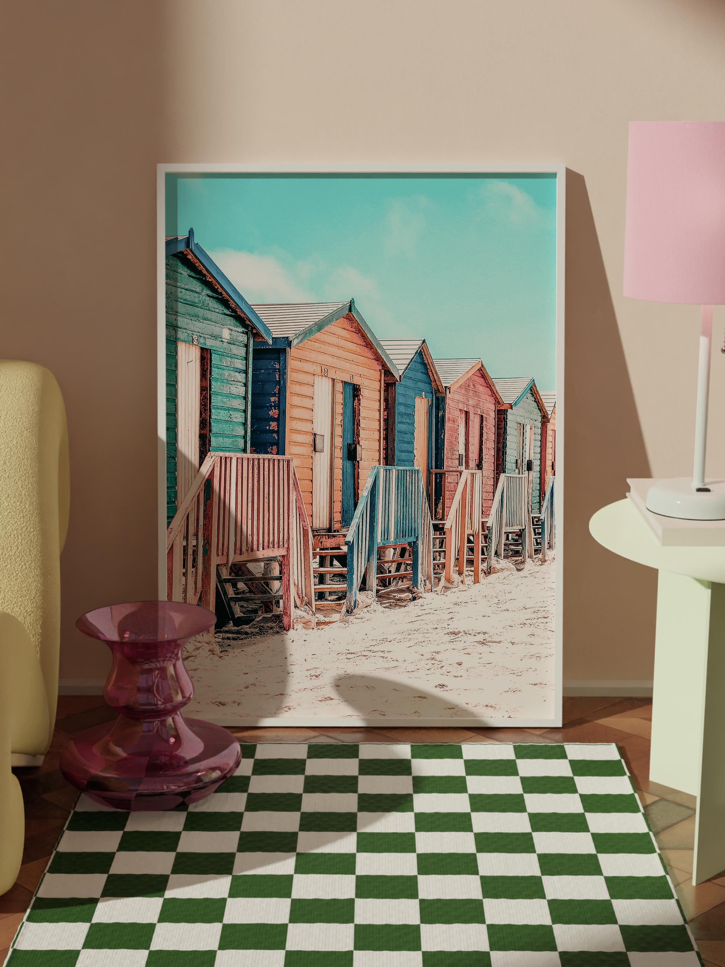 Çerçevesiz Poster, Yaz Temalı Tablo NO:191, Sahilde Renkli Kabinler Fotoğrafı, Pembe Poster, Dikey