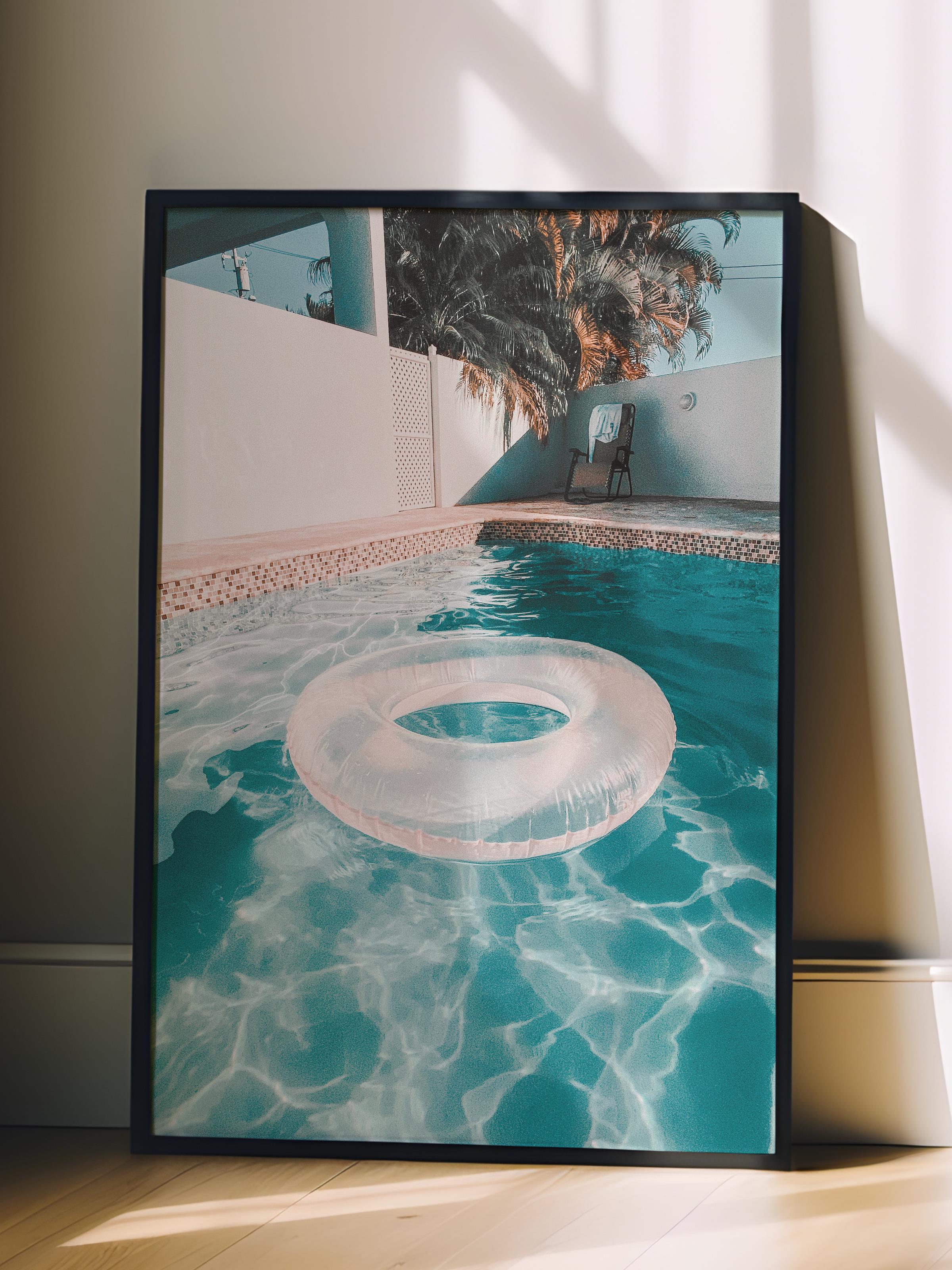 Çerçevesiz Poster, Yaz Temalı Tablo NO:198, Havuz ve Simit Fotoğrafı, Mavi Poster, Dikey