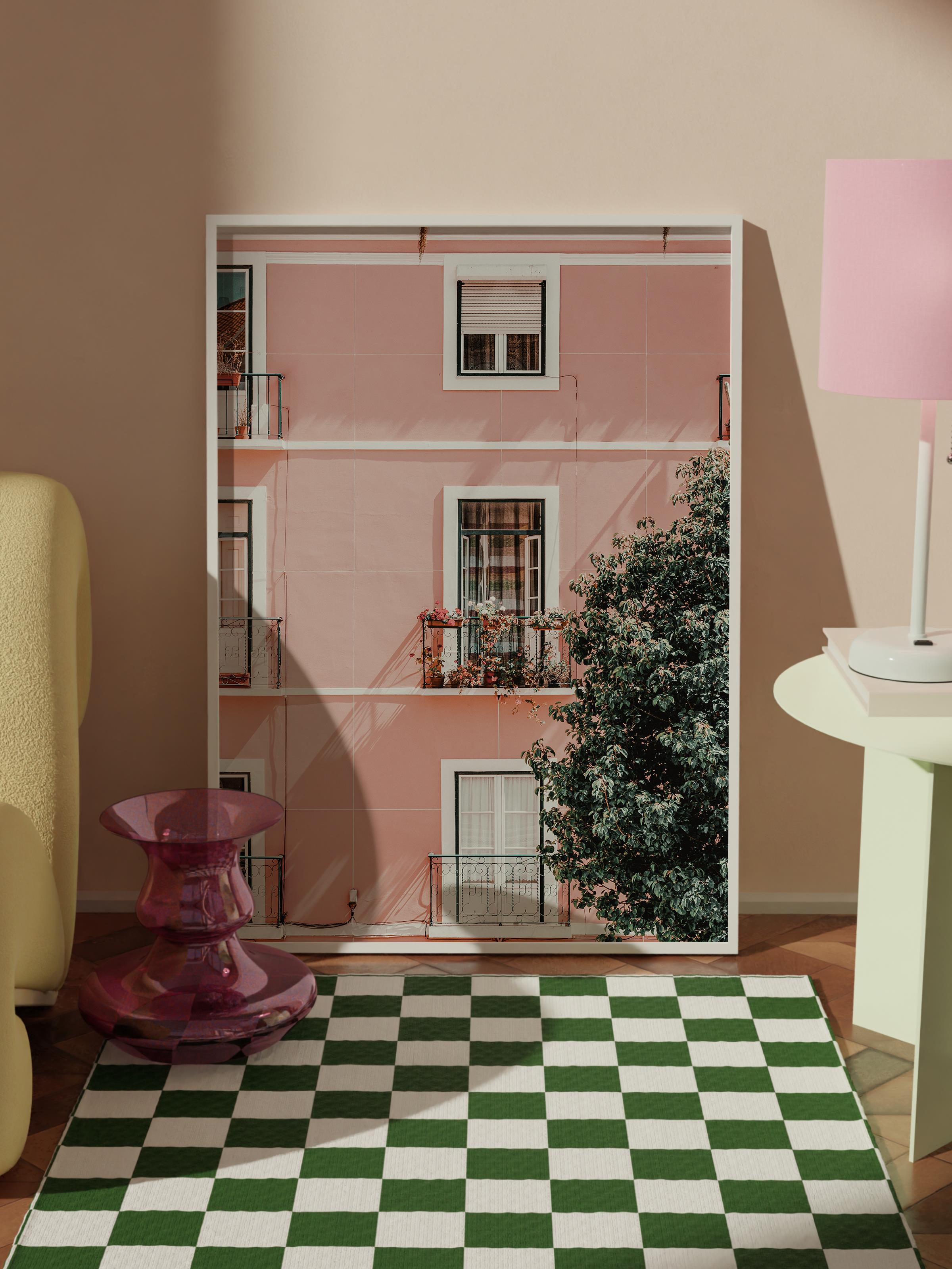 Çerçevesiz Poster, Yaz Temalı Tablo NO:233, Pembe Bina ve Ağaç Fotoğrafı, Pembe Poster, Dikey