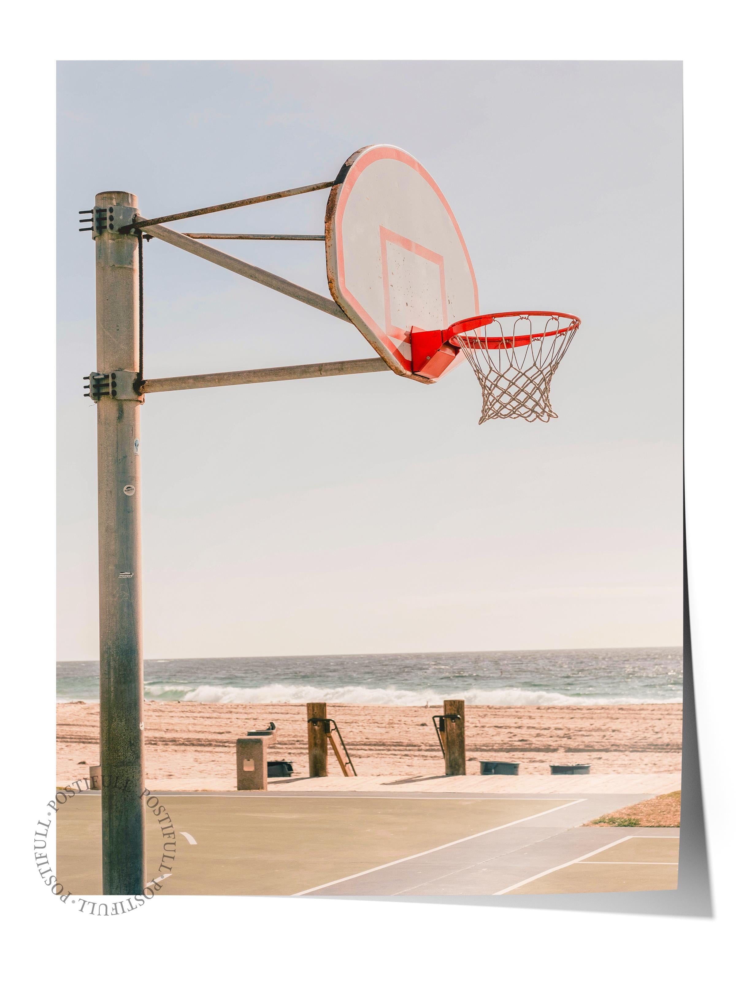 Çerçevesiz Poster, Yaz Temalı Tablo NO:34, Plajda Basketbol Potası Fotoğrafı, Gri Poster, Dikey