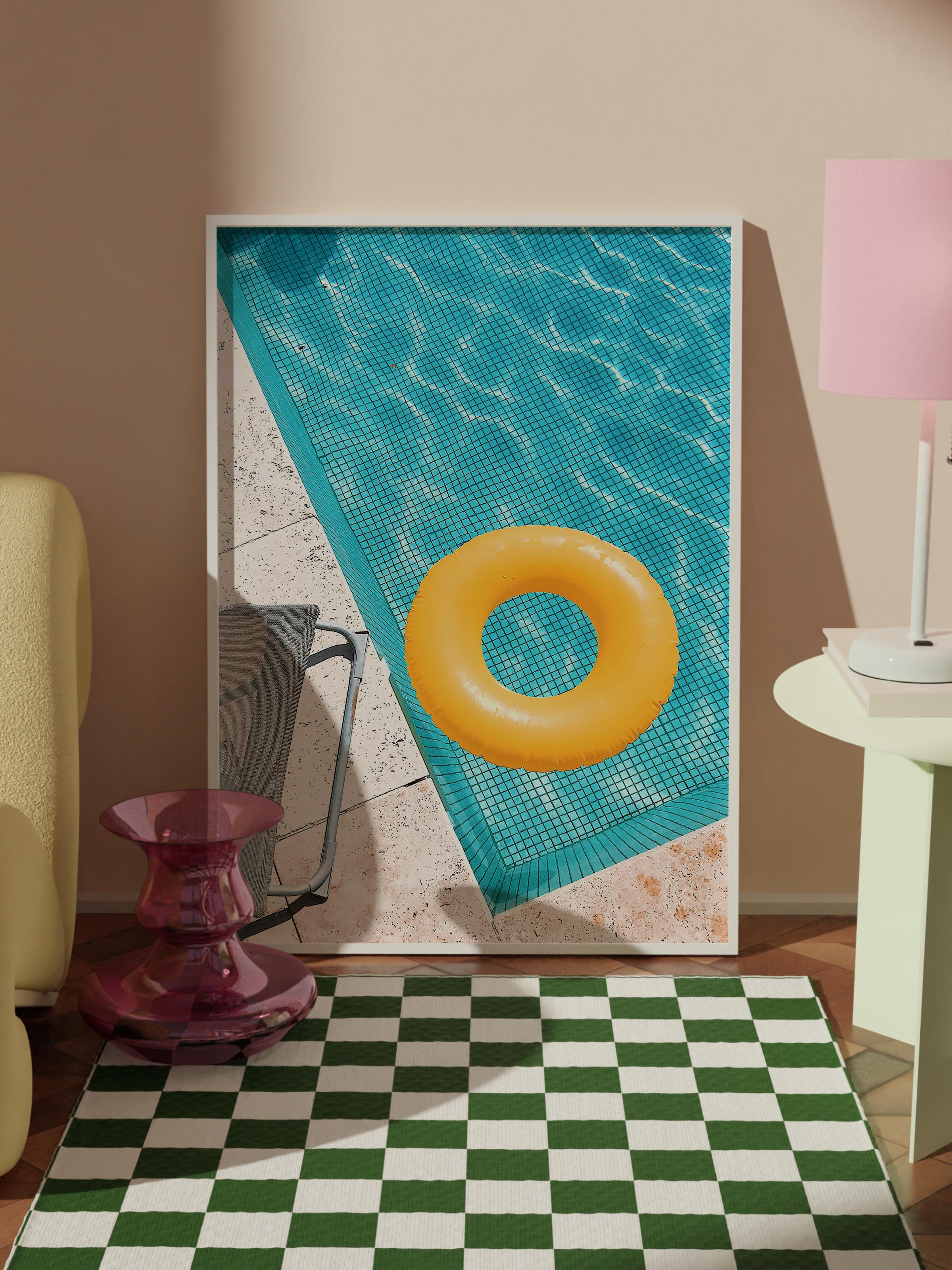 Çerçevesiz Poster, Yaz Temalı Tablo NO:71, Havuzda Sarı Halka Fotoğrafı, Mavi Poster, Dikey