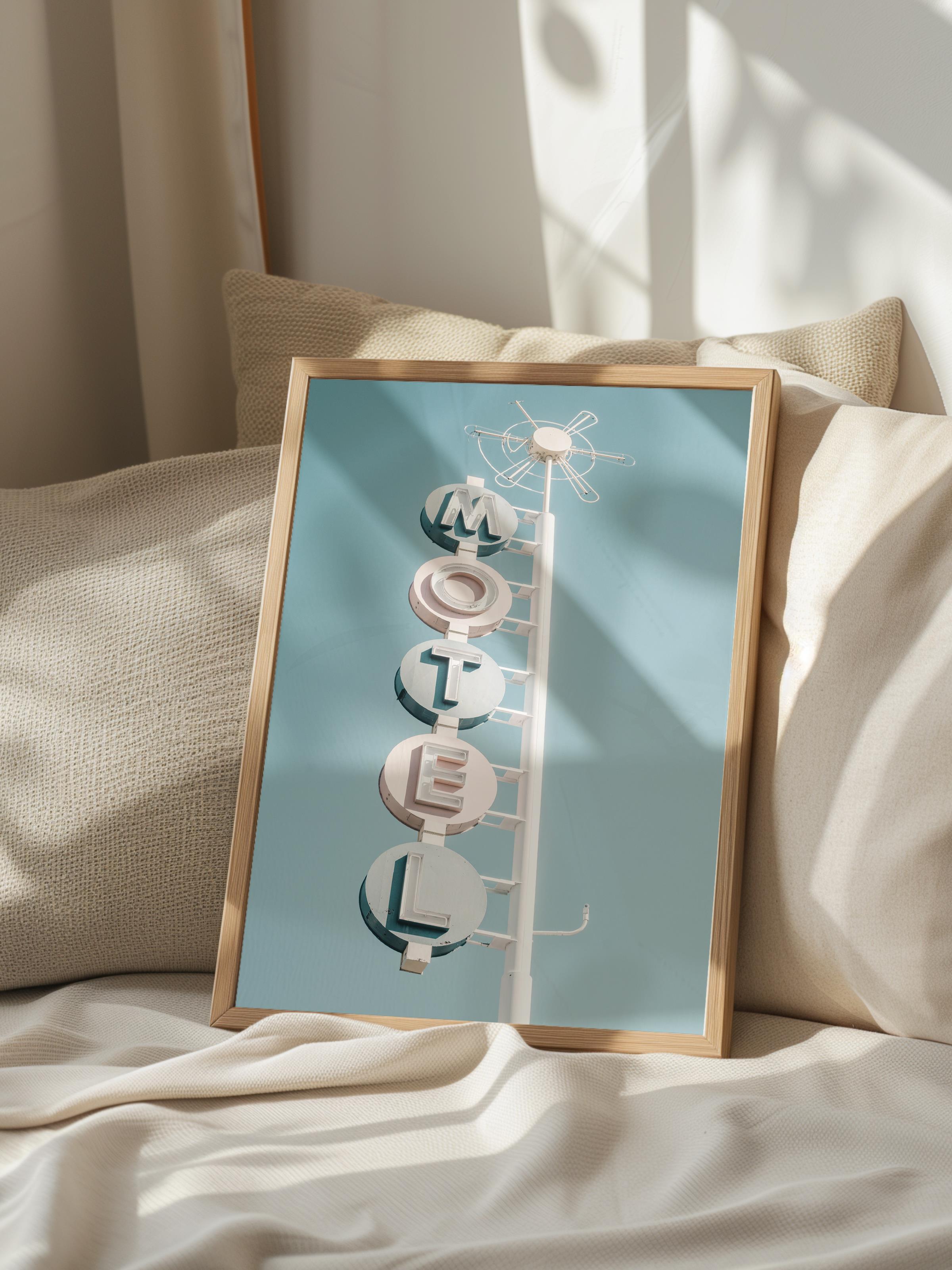 Çerçevesiz Poster, Yaz Temalı Tablo NO:83, Motel Tabelası Fotoğrafı, Beyaz Poster, Dikey