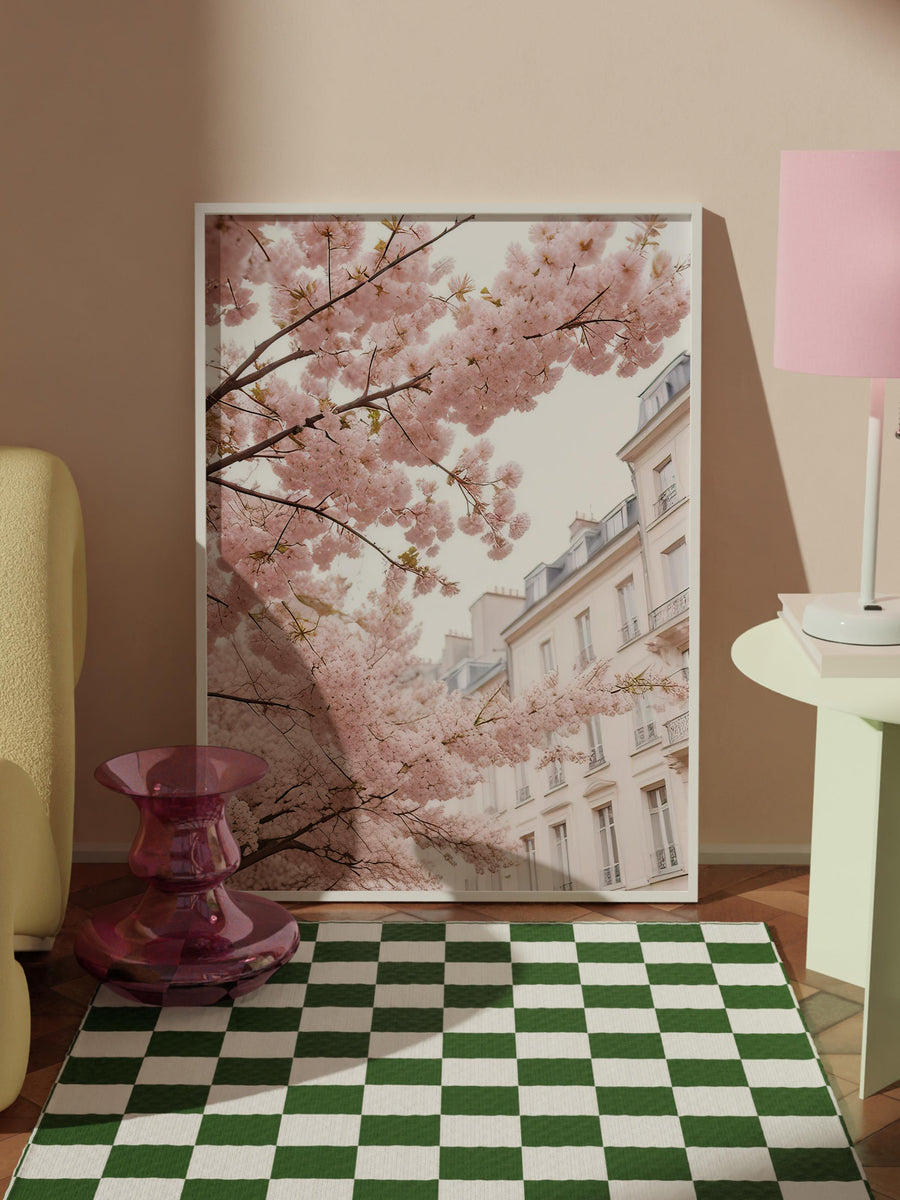 Paris Sokağında Sakura Çiçekleri Comfort Serisi Poster – Beyaz Çerçeveli Tablo