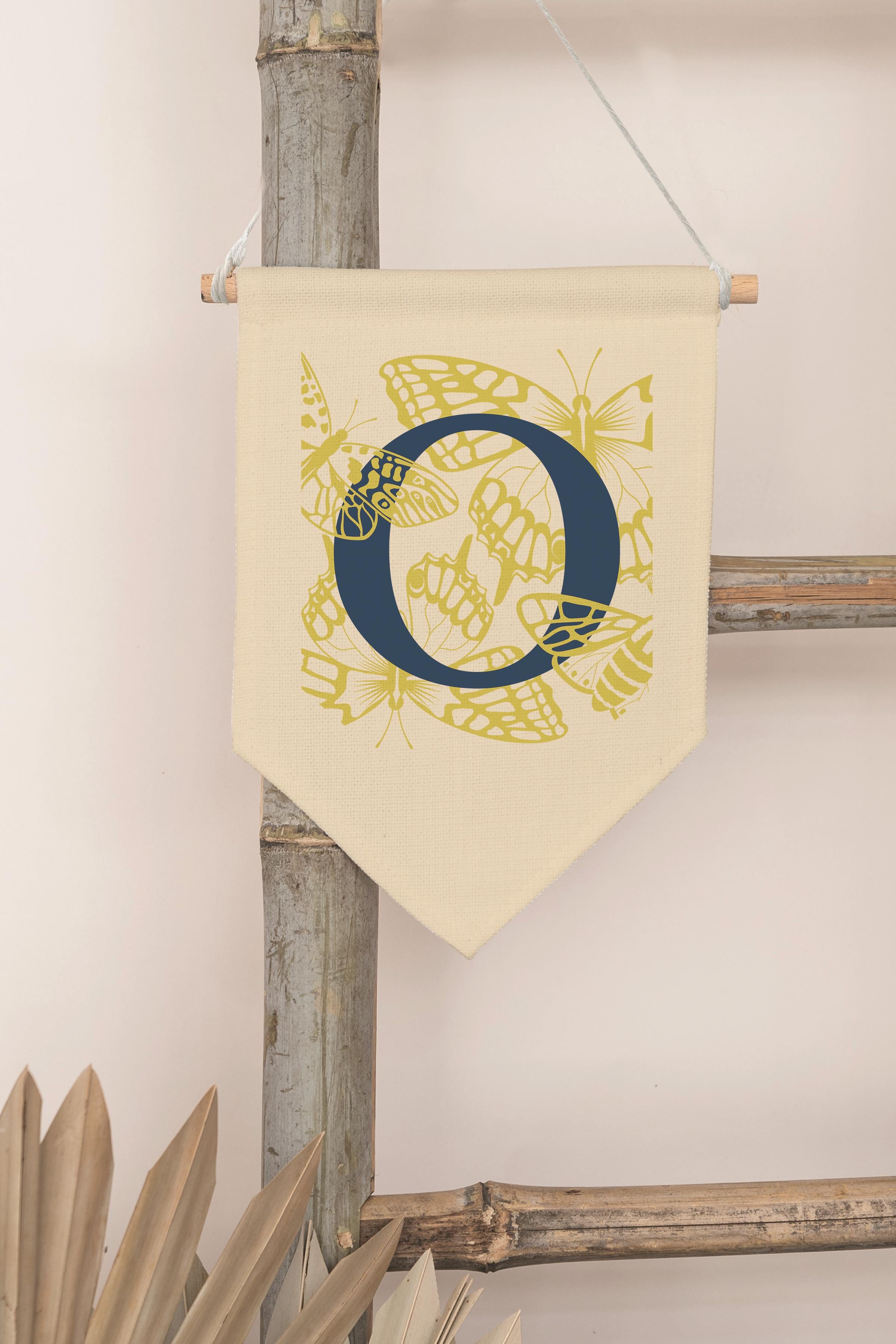 Çocuk Odası Dekor, Duvar Süsü, Ahşap Bebek Odası Dekor, Canvas Flama, Lacivert ve Sarı Çiçek Desenli O Harfi