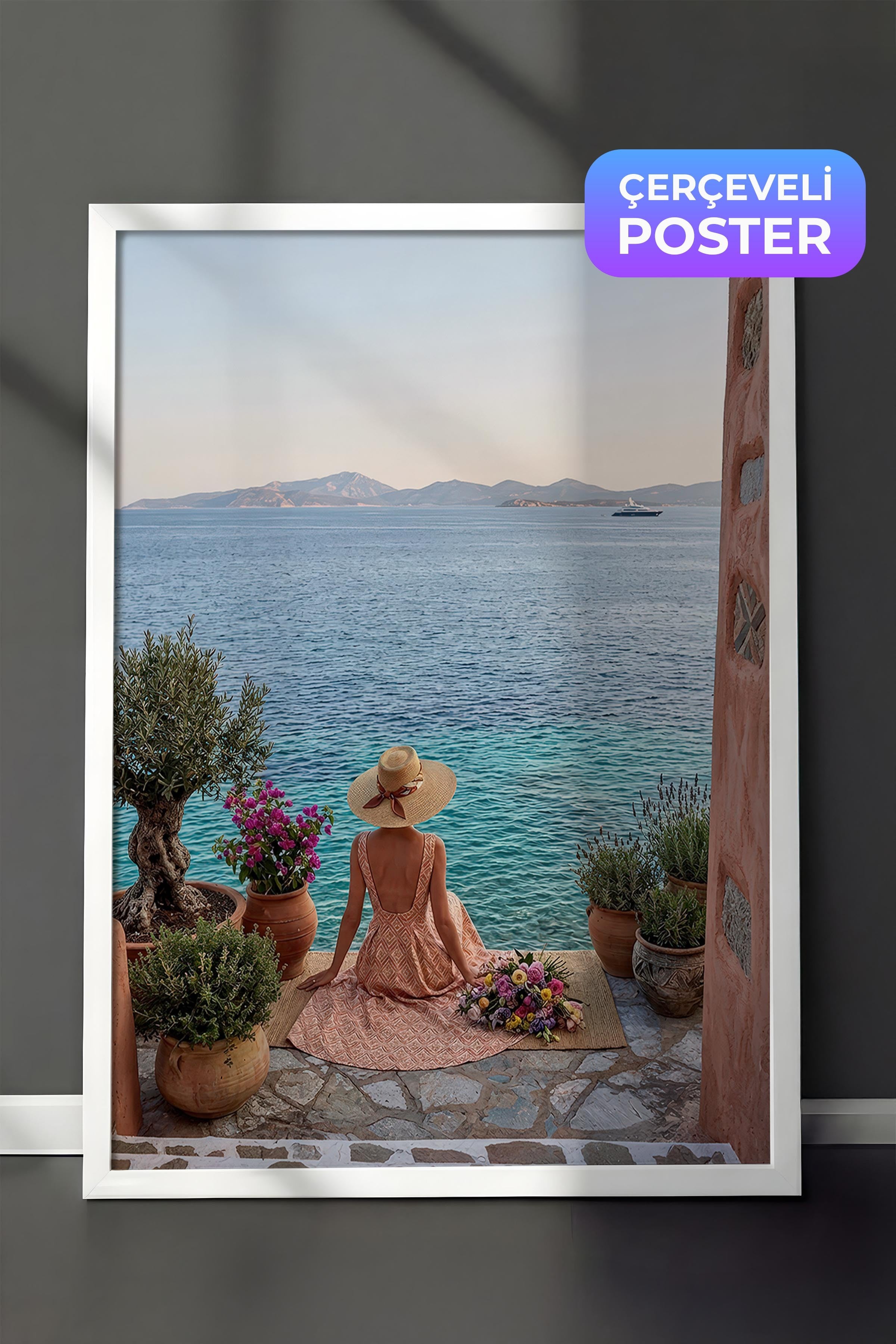 Deniz Kenarında Kadın Posteri, Beyaz Çerçeveli Poster, Old Money Serisi, NO:113148
