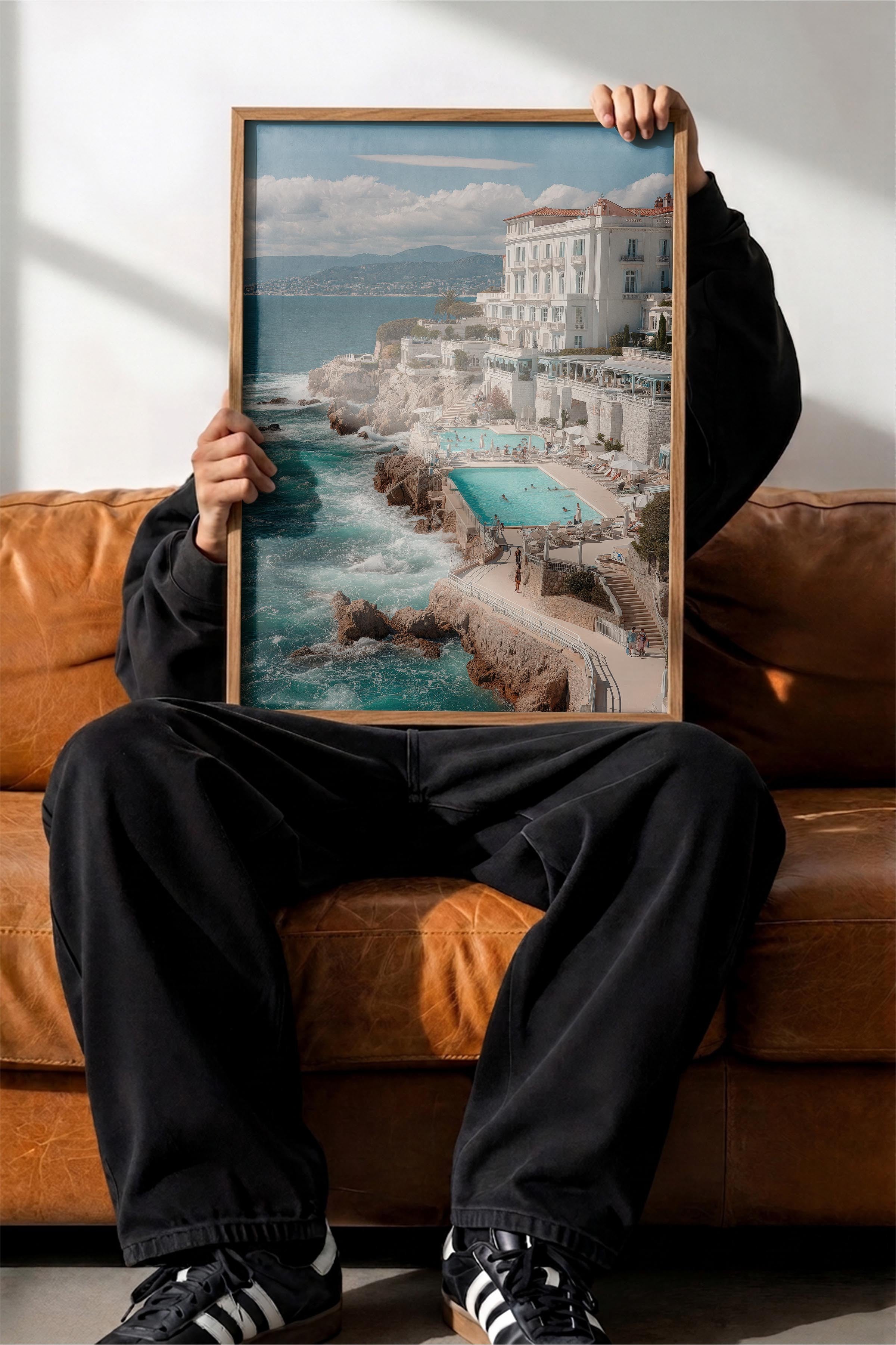 Deniz ve Bina Posteri, Ahşap Çerçeveli Poster, Old Money Serisi, NO:113219