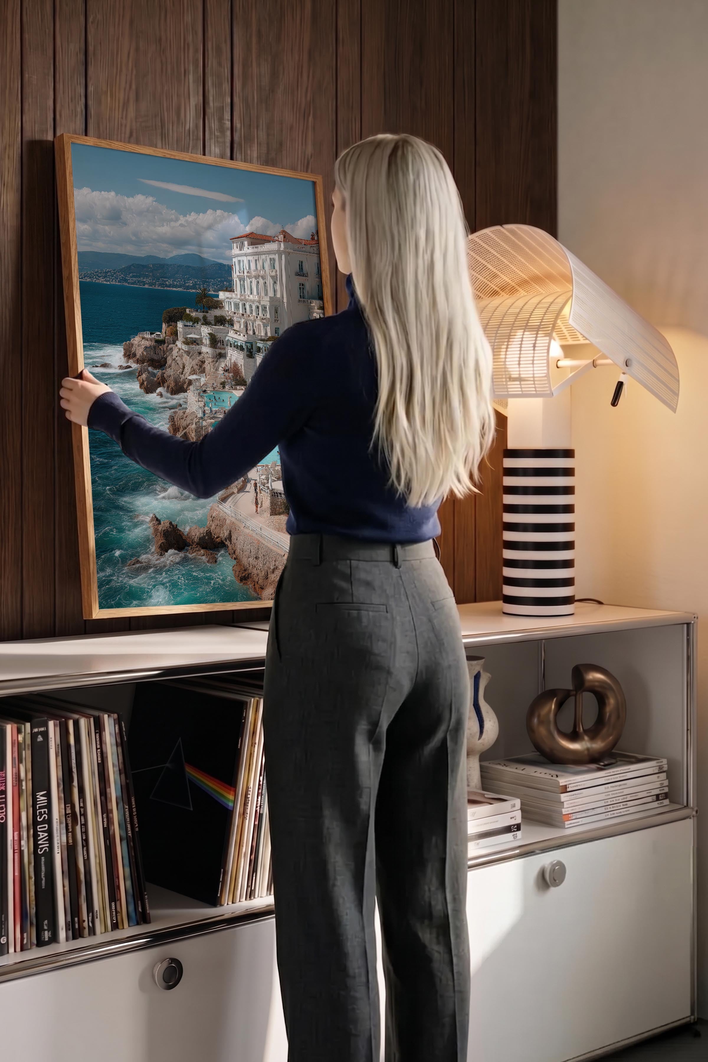 Deniz ve Bina Posteri, Ahşap Çerçeveli Poster, Old Money Serisi, NO:113219