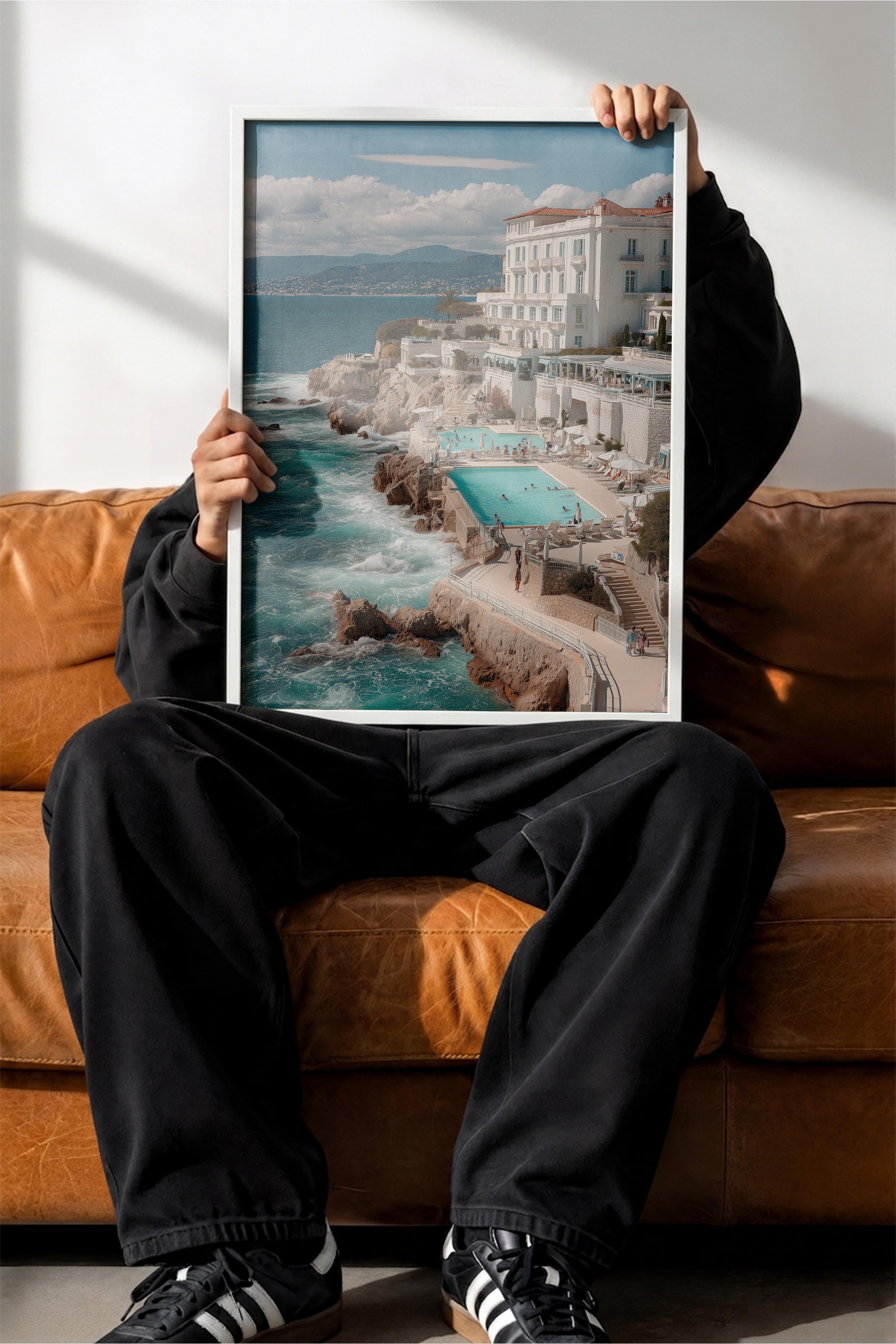 Deniz ve Bina Posteri, Beyaz Çerçeveli Poster, Old Money Serisi, NO:113219