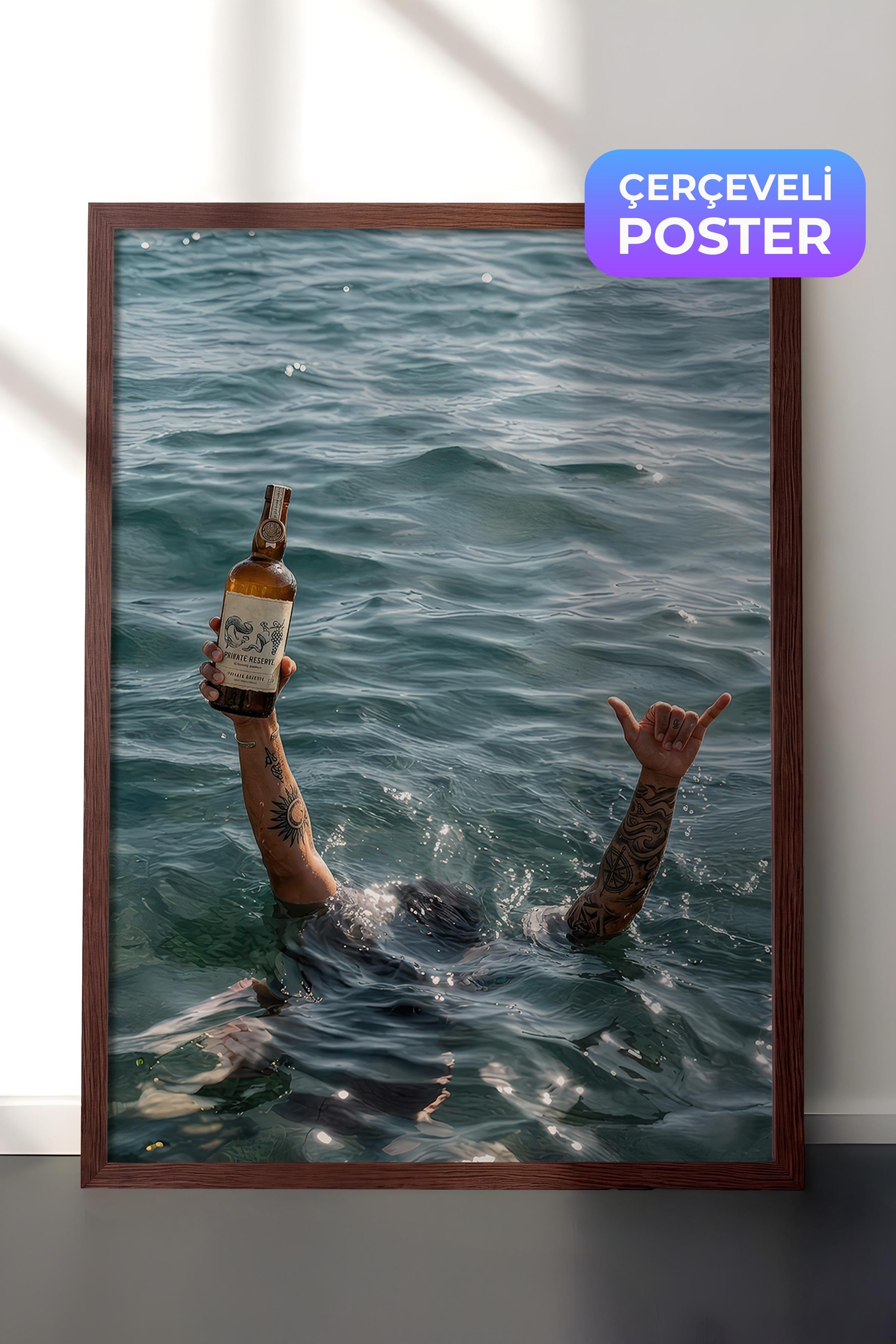 Denizde Kol ve Şişe Posteri, Kahverengi Çerçeveli Poster, Old Money Serisi, NO:113164