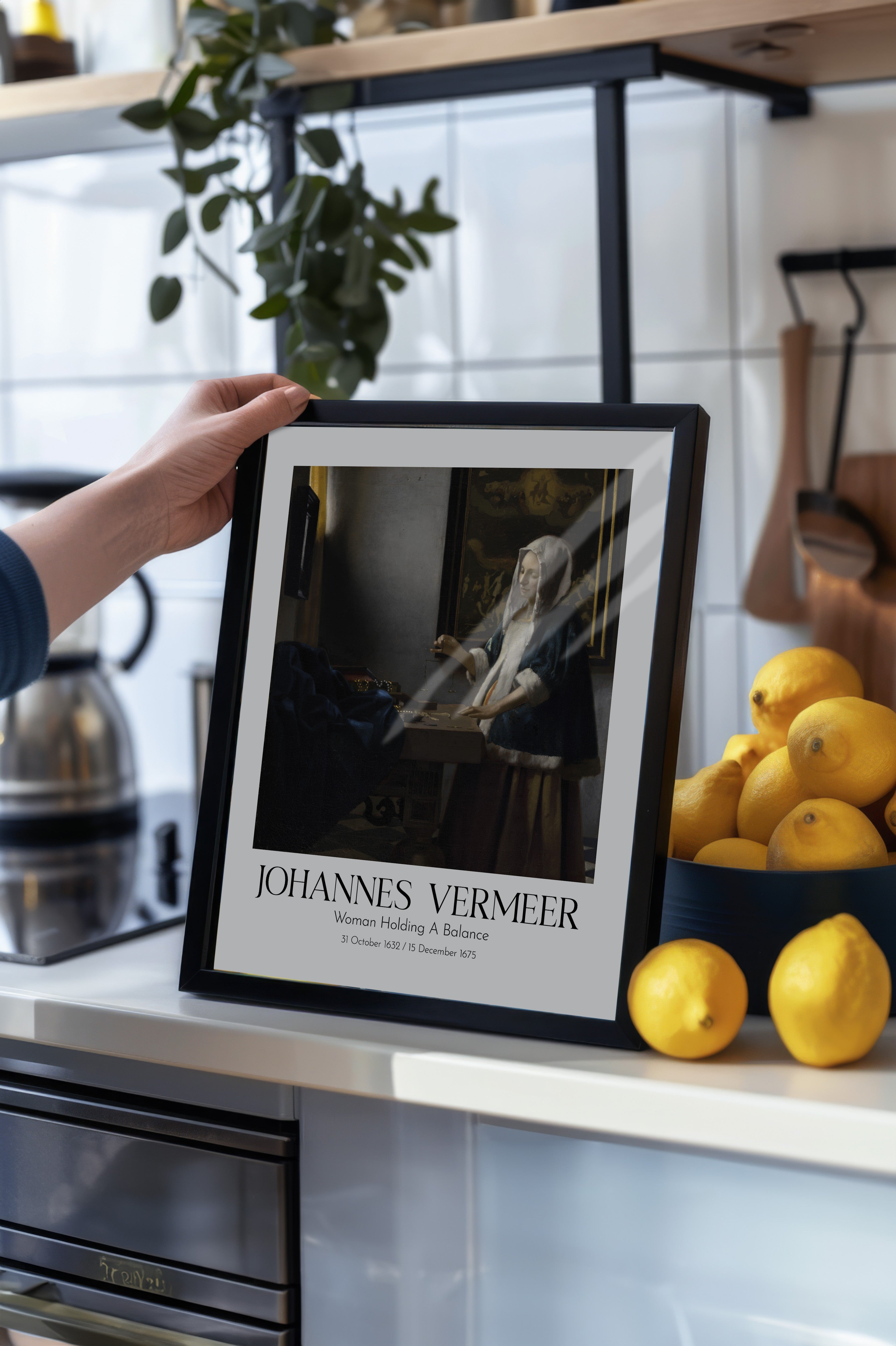Johannes Vermeer - Woman Holding A Balance, Siyah Çerçeveli Tablo, Sanat Serisi NO:110358