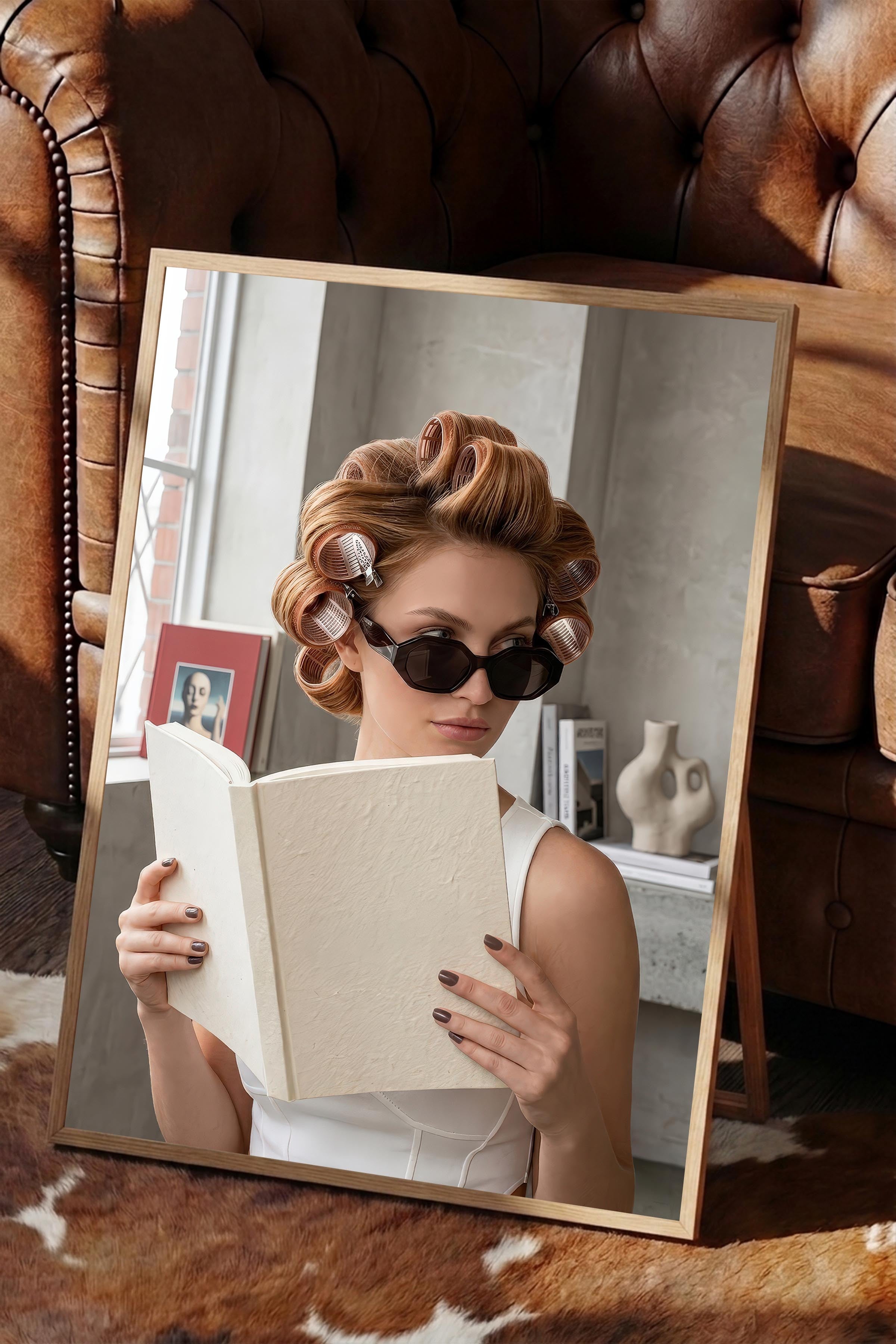 Kadın ve Kitap Posteri, Ahşap Çerçeveli Poster, Old Money Serisi, NO:113133