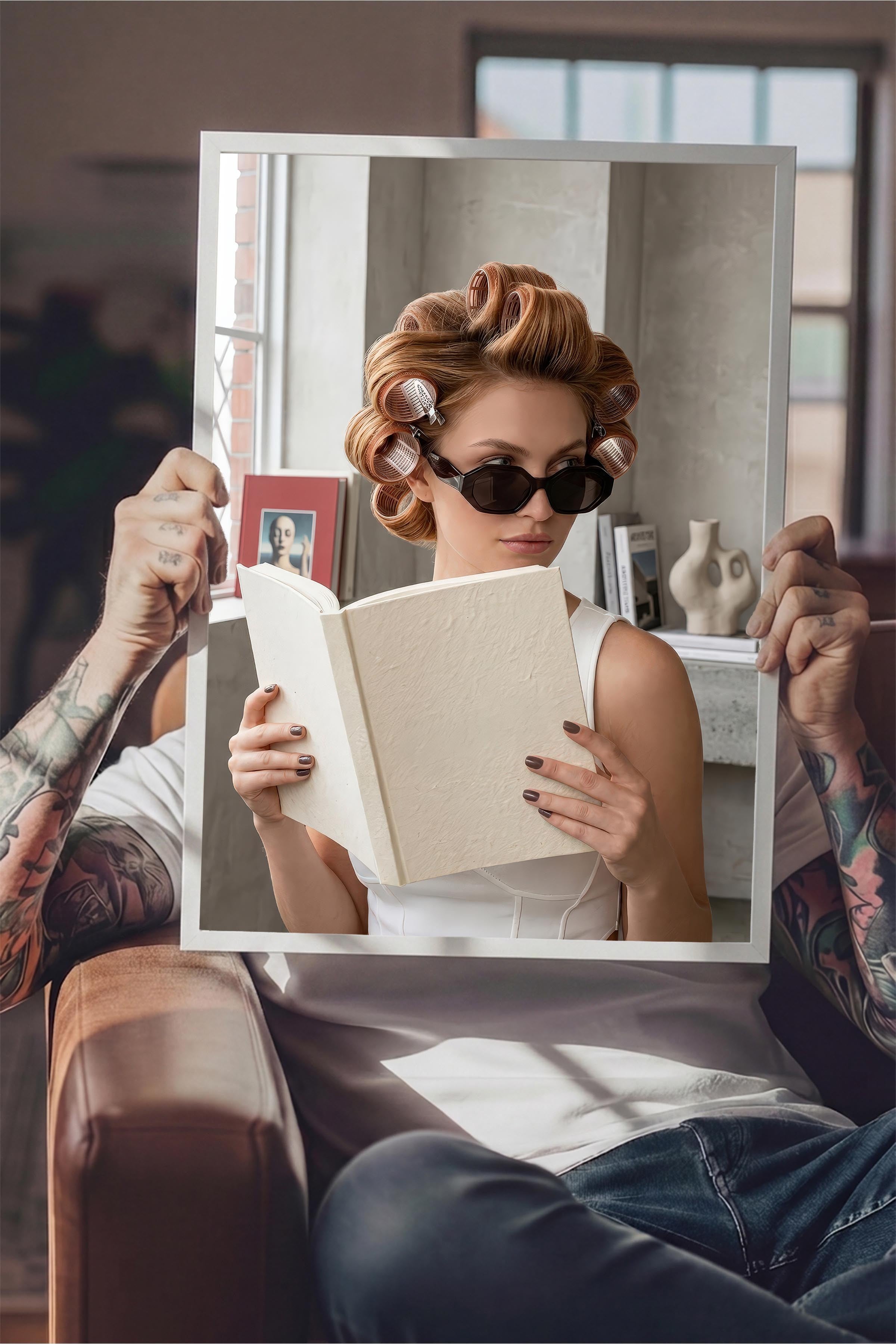 Kadın ve Kitap Posteri, Beyaz Çerçeveli Poster, Old Money Serisi, NO:113133