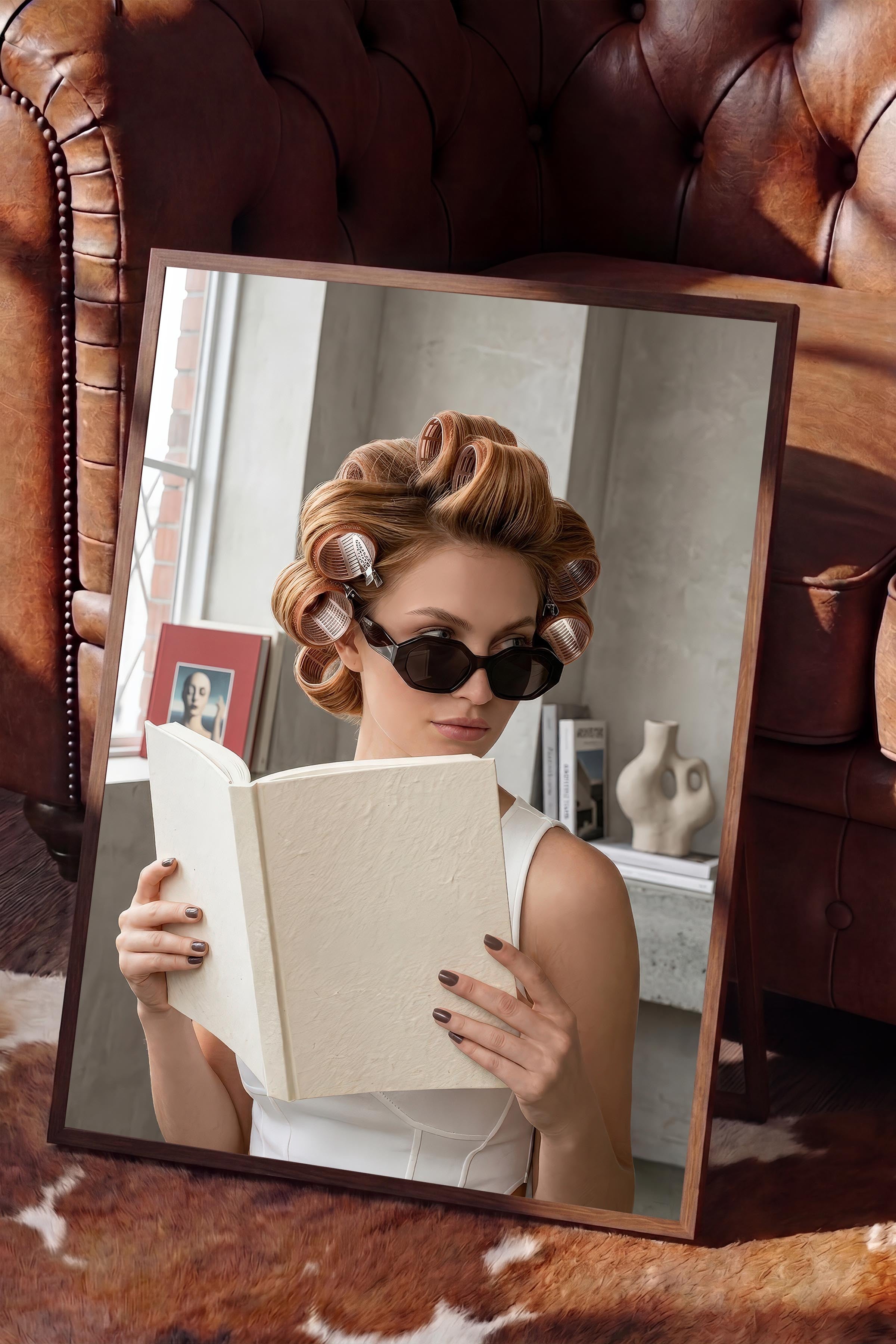 Kadın ve Kitap Posteri, Kahverengi Çerçeveli Poster, Old Money Serisi, NO:113133