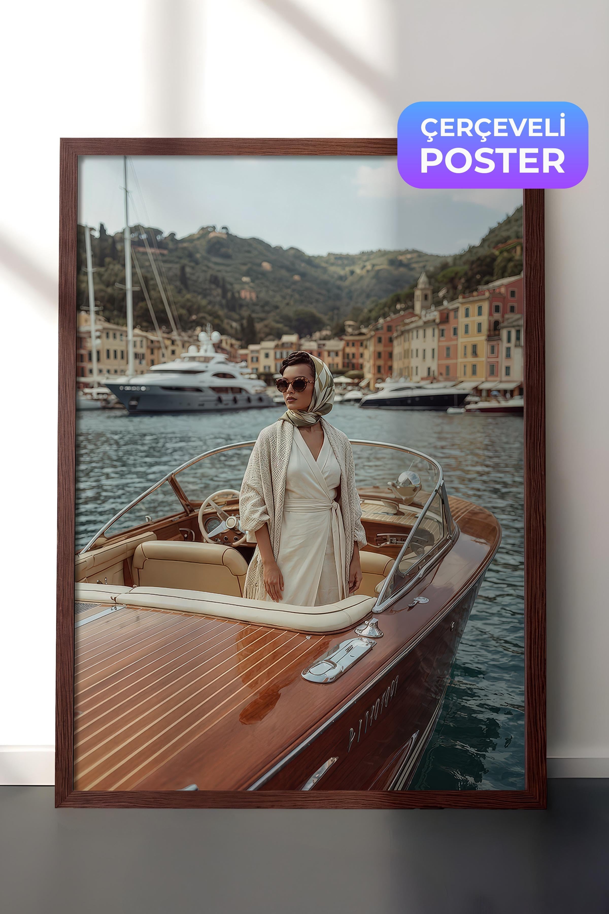 Kadın ve Tekne Posteri, Kahverengi Çerçeveli Poster, Old Money Serisi, NO:113122
