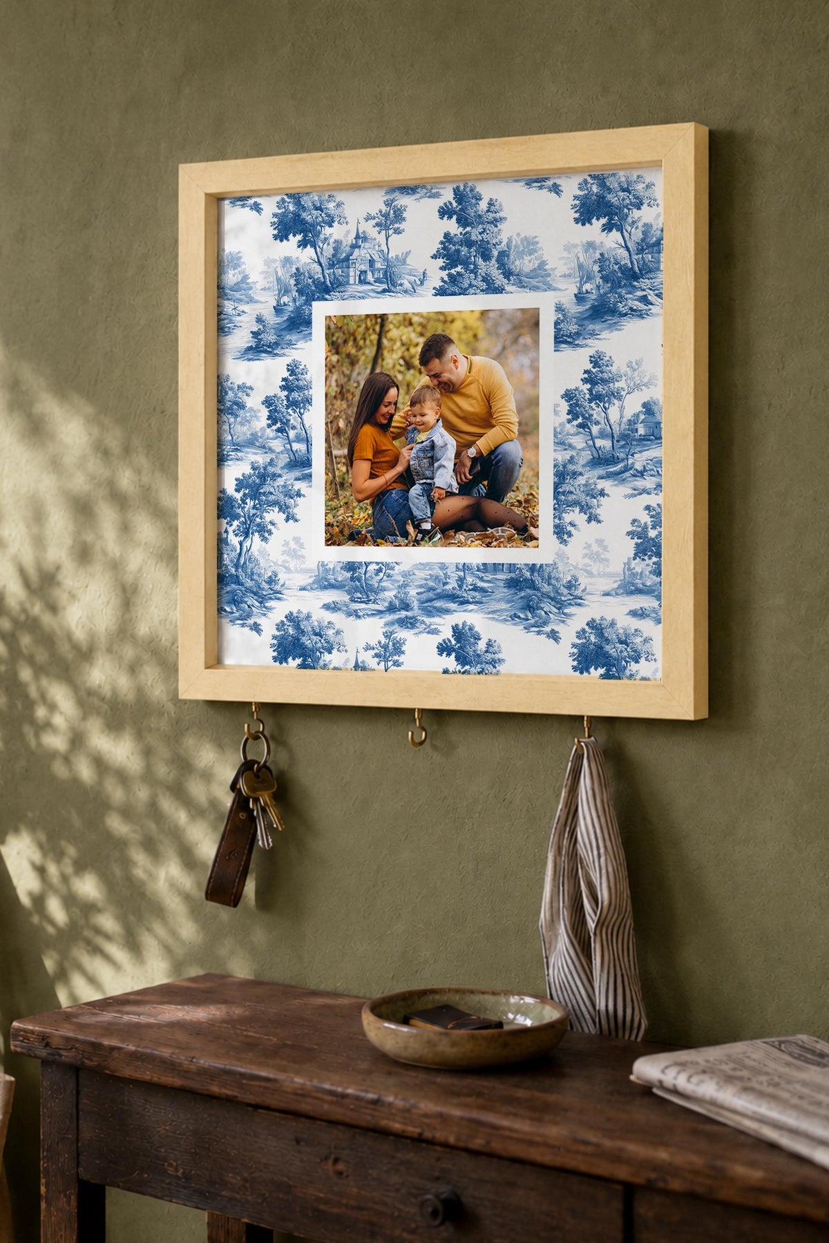 İnce Ağaçlı Desenli Kişiye Özel Tablo Anahtarlık, Photobooth Stili, Bej Fotoğraf Çerçevesi Kare
