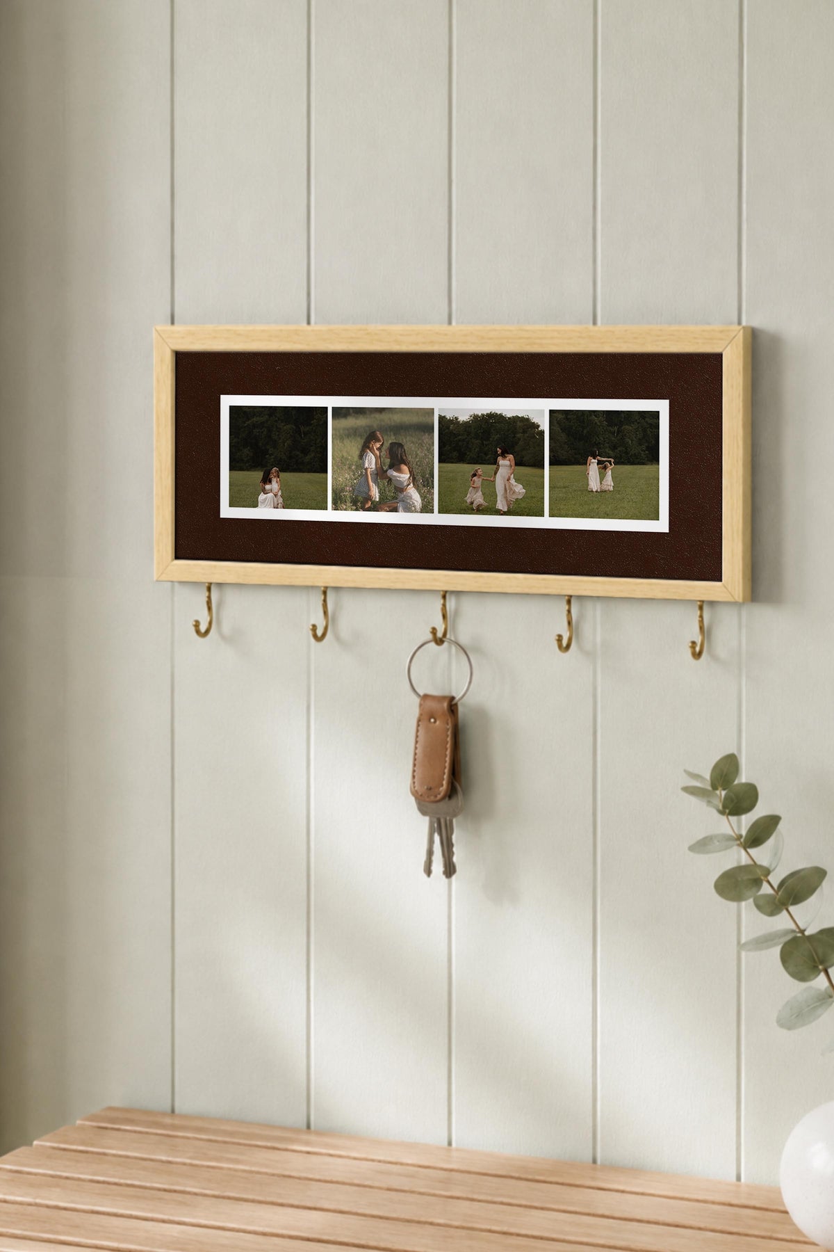 Koyu Kahve Kadife Dokulu Kişiye Özel Tablo Anahtarlık, Photobooth Stili, Bej Fotoğraf Çerçevesi Yatay