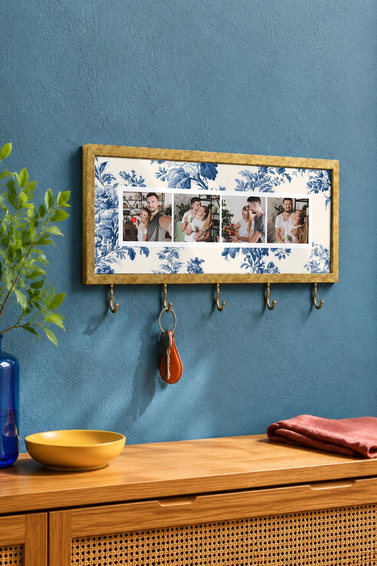 Büyük Mavi Desenli Kişiye Özel Tablo Anahtarlık, Photobooth Stili, Gold Fotoğraf Çerçevesi Yatay