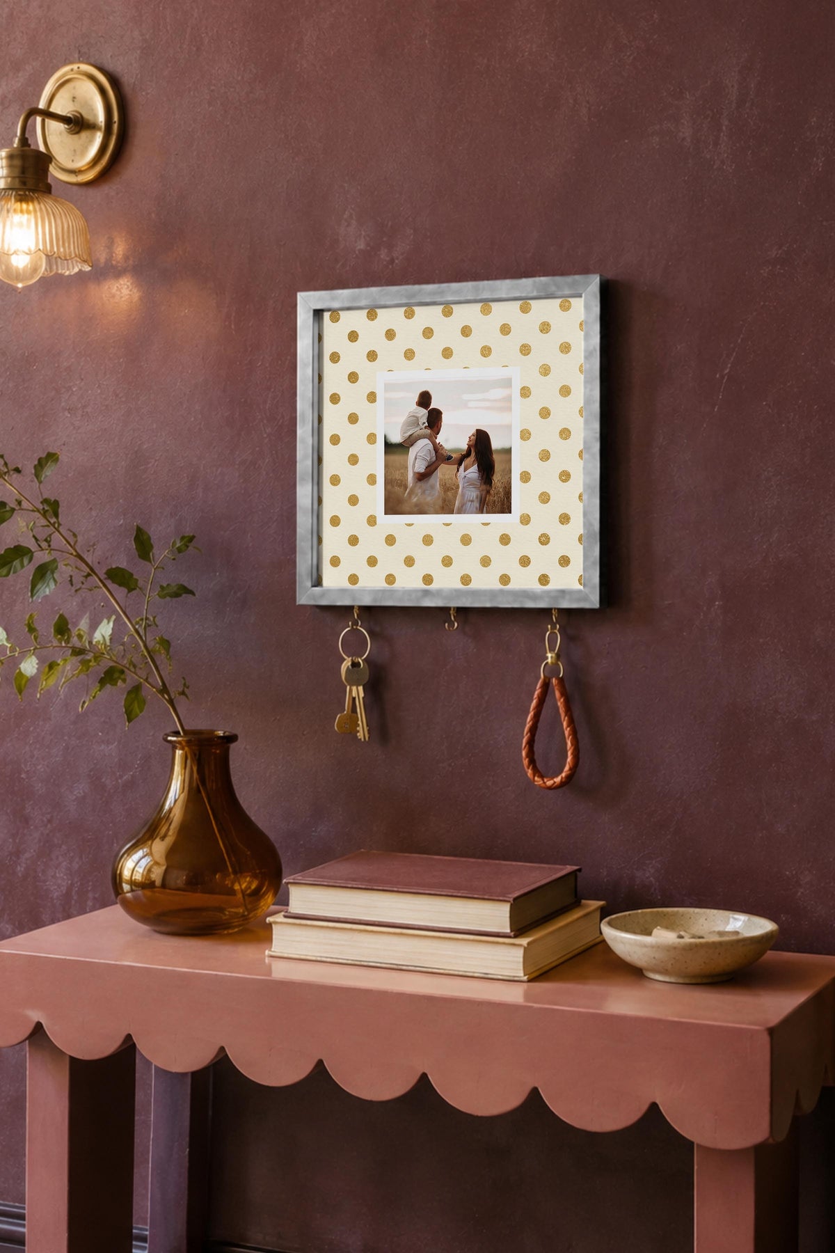 Parlak Sarı Puantiyeli Kişiye Özel Tablo Anahtarlık, Photobooth Stili, Gümüş Fotoğraf Çerçevesi Kare