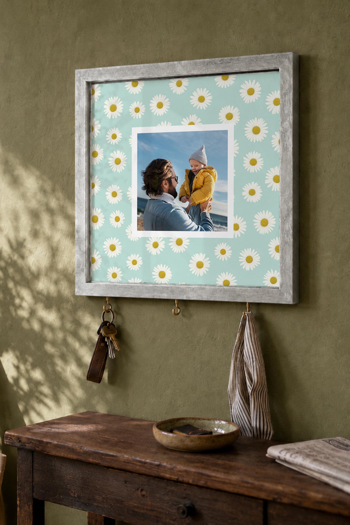 Aqua Papatya Desenli Kişiye Özel Tablo Anahtarlık, Photobooth Stili, Gümüş Fotoğraf Çerçevesi Kare